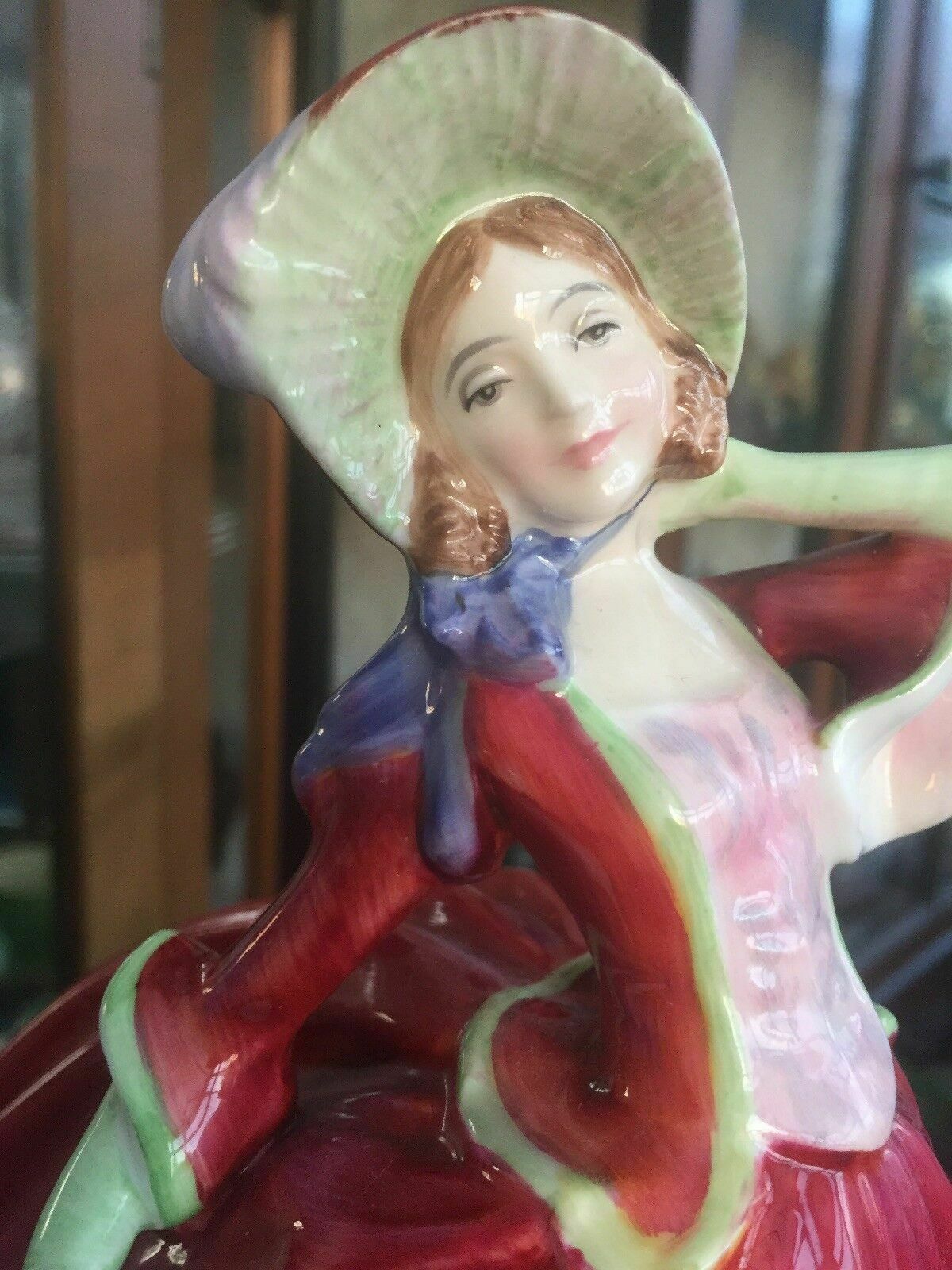 Royal Doulton Figurine Hn1934 Autumn Breezes 1939 photo for sale