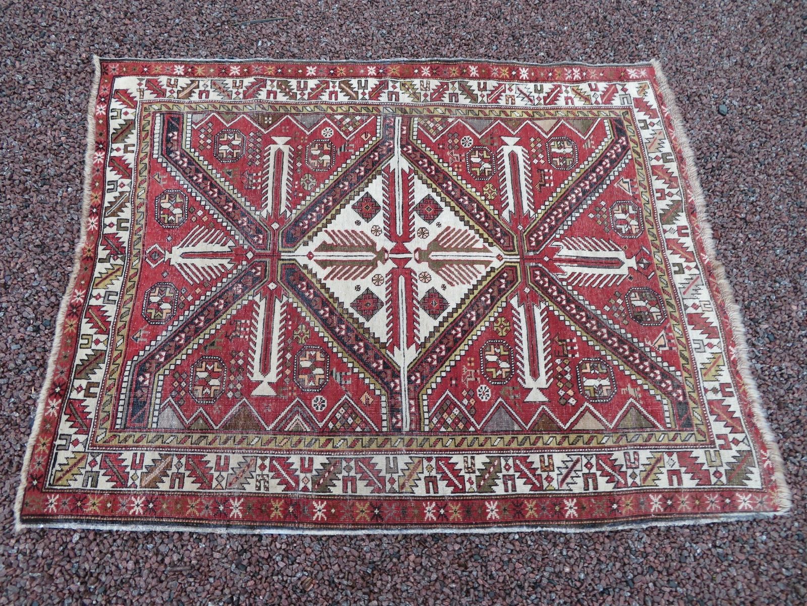 photo furniture Antique Caucasian Shirvan Rug. Bird & Animal Motifs. Last Quarter 19th Century. 160cm X 122cm.