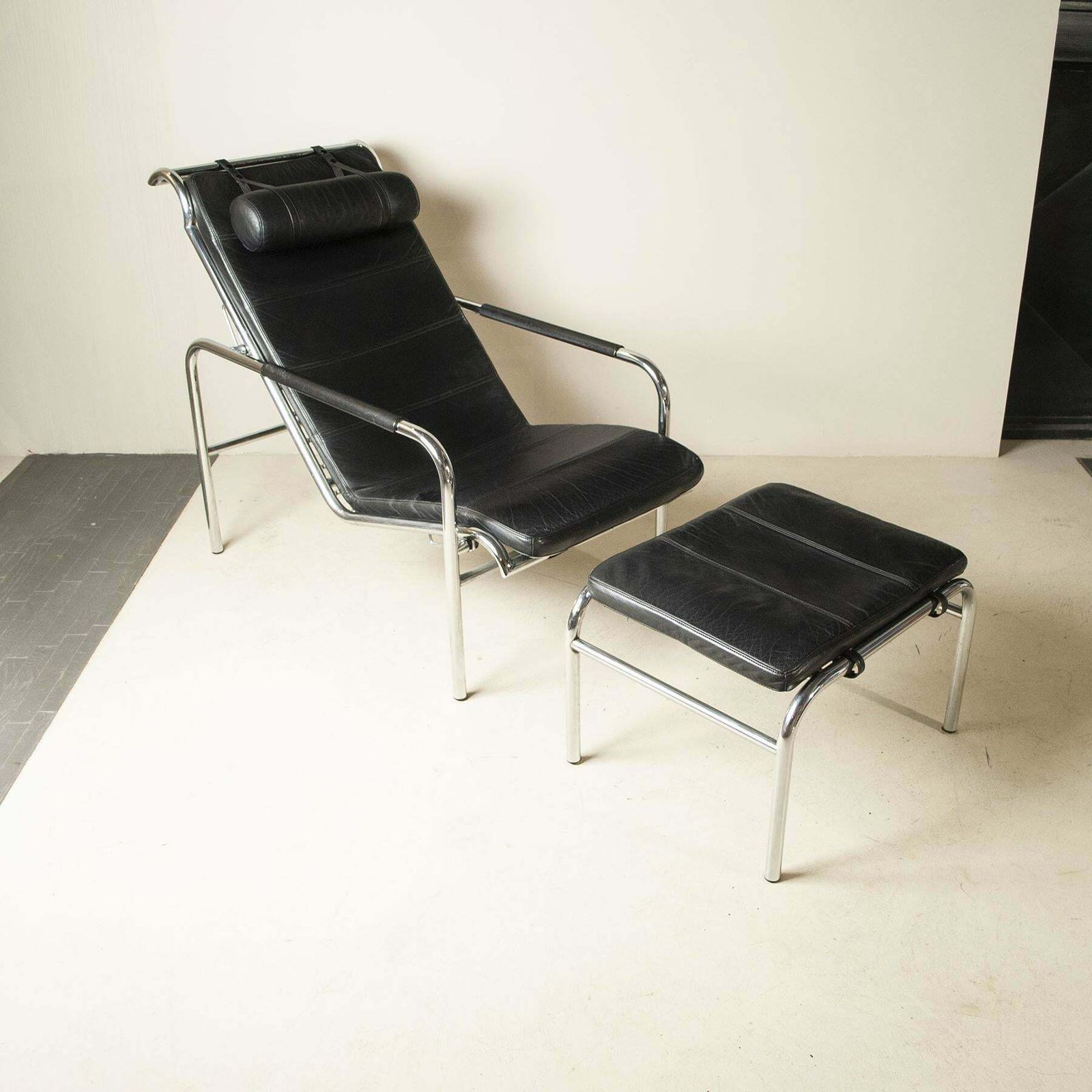 photo buy Chaise Longue Genni For Zanotta By Gabriele Mucchi 70's