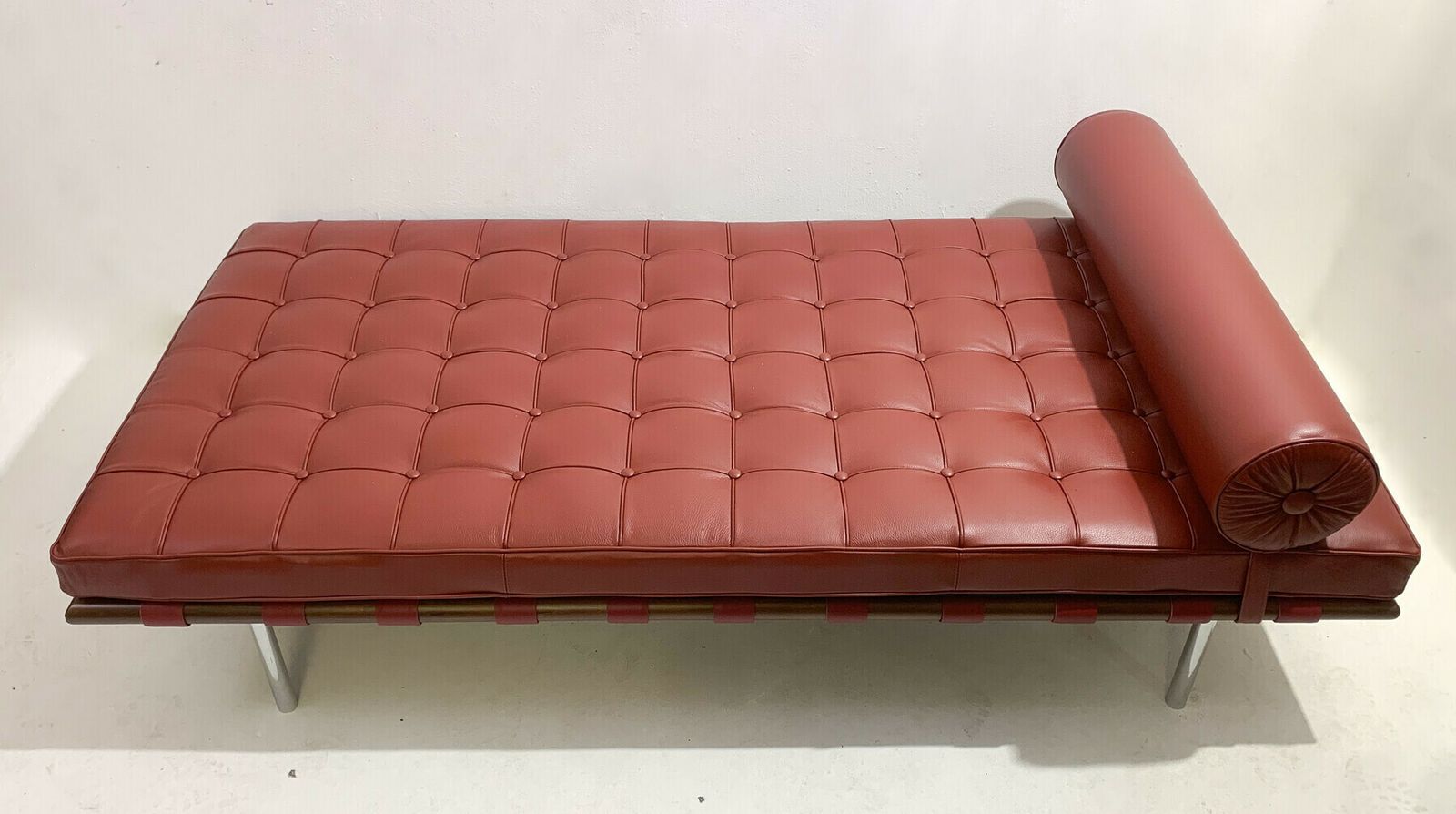 "Barcelona" Daybed By Ludwig Mies Van Der Rohe For Knoll In Burgundy photo Furniture