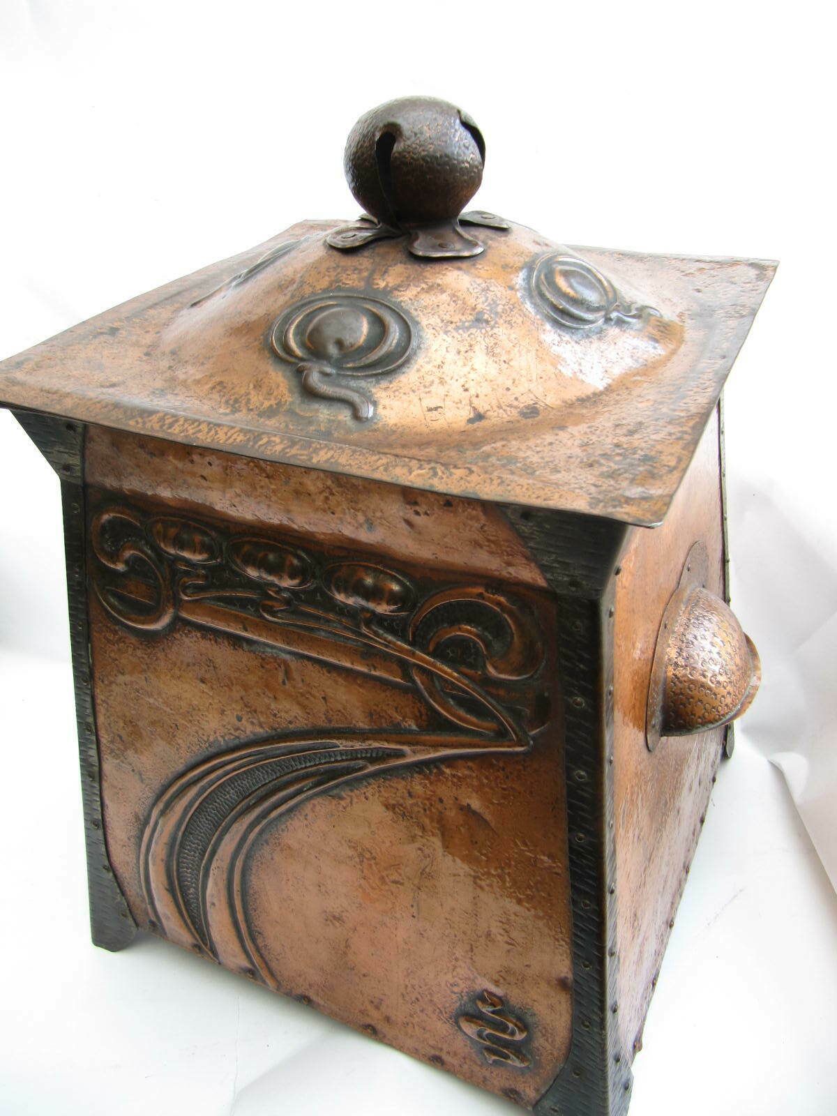 photo vintage Arts And Crafts Coal Or Log Box 1900s Exceptional Period Detail