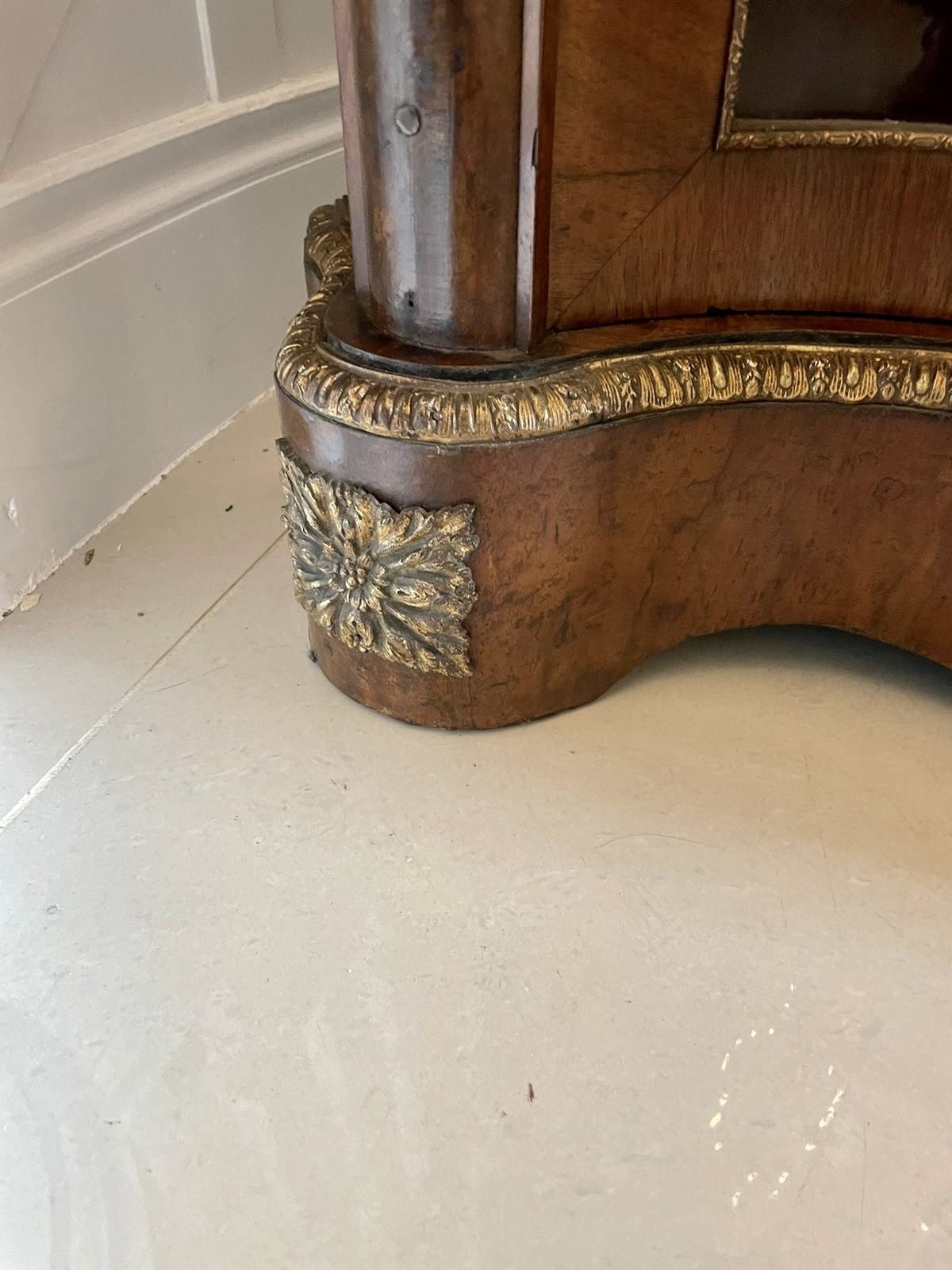 photo vintage Antique 19th Century Quality Burr Walnut Marquetry Inlaid Credenza/Sideboard