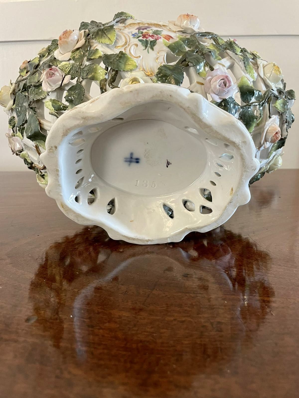 photo vintage Antique 19th Century Meissen Style Work Basket Dish