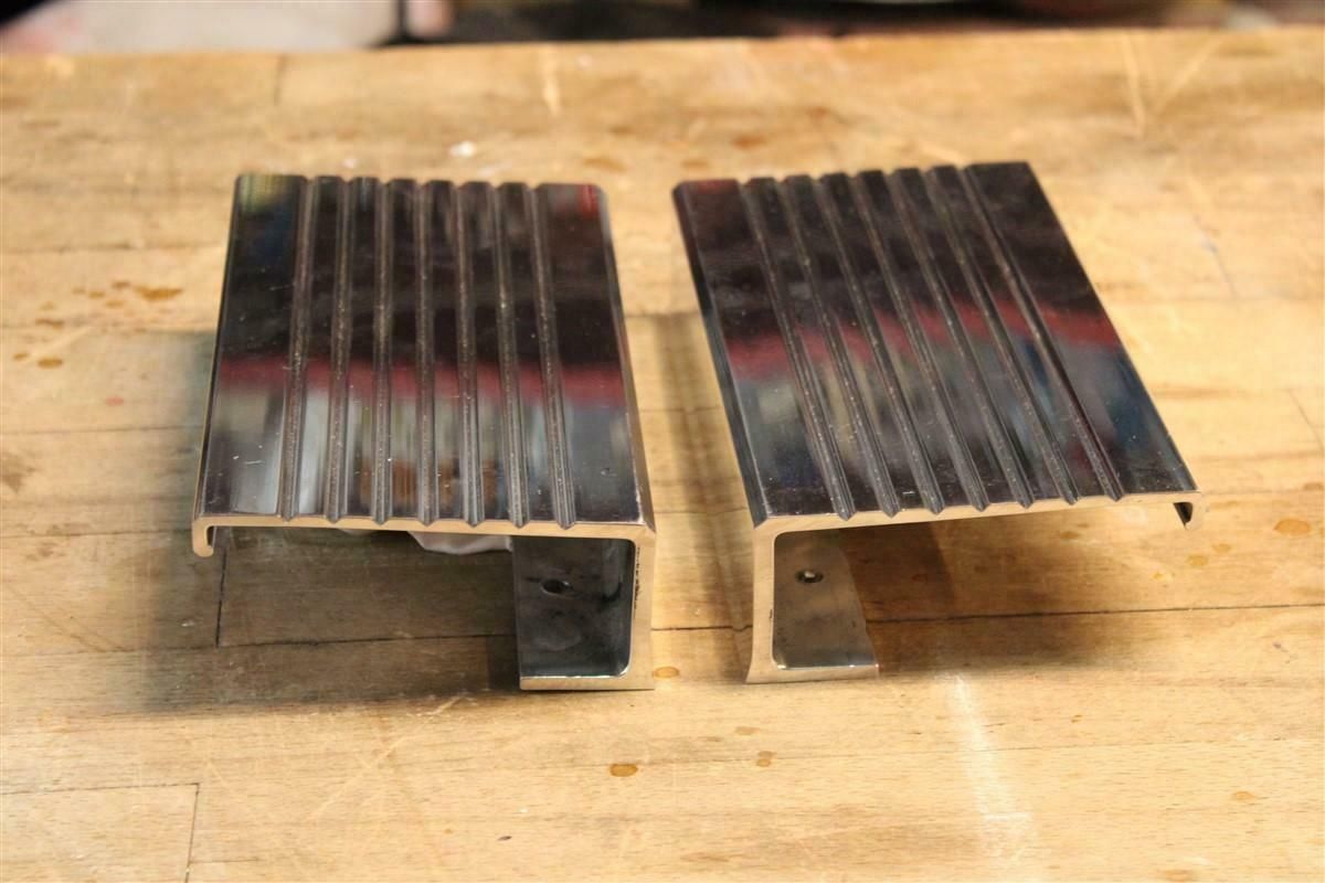 Rectangular Handles With Grooves In Chromed Aluminium Italy Design photo furniture