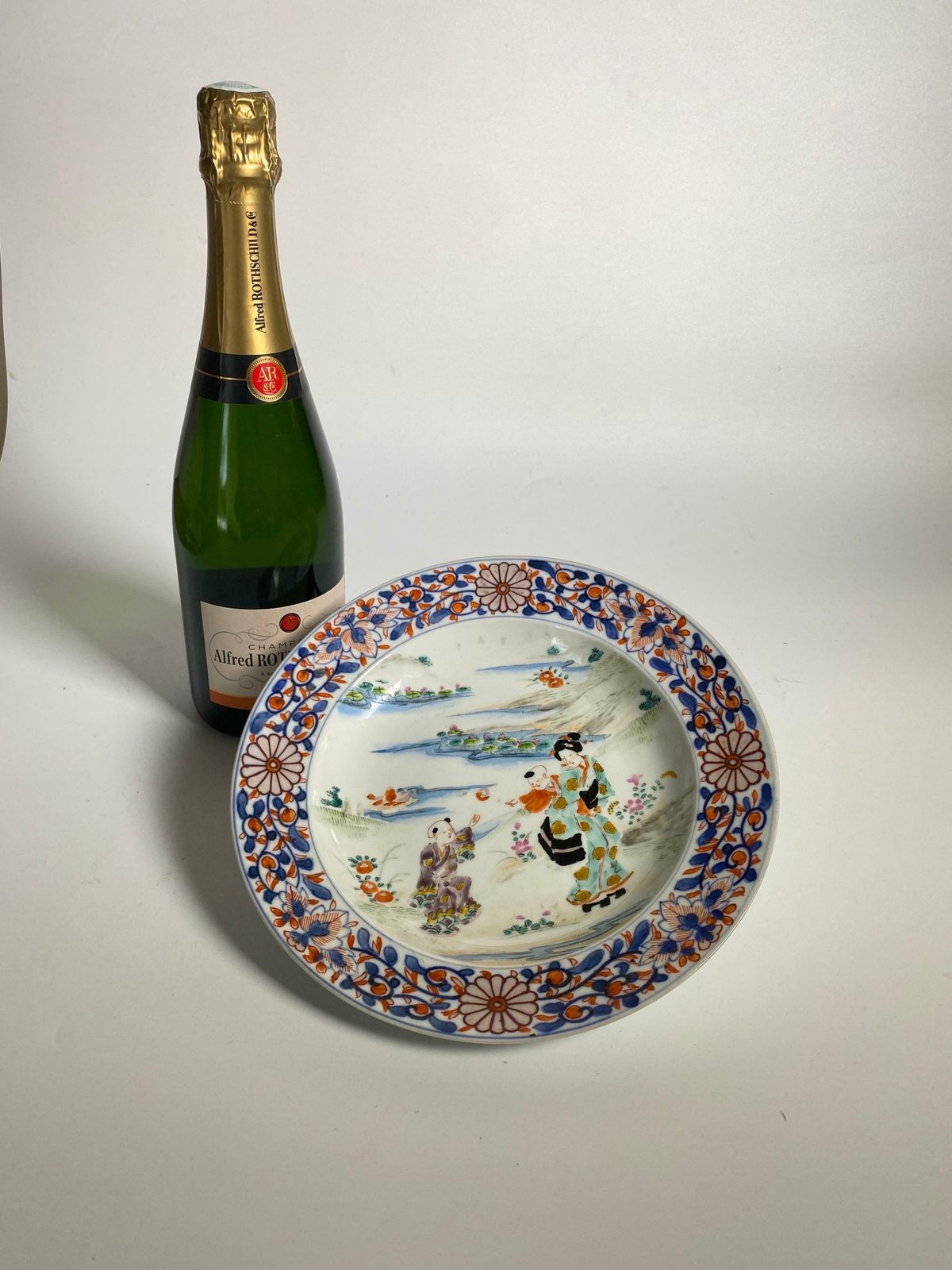photo furniture Japonese Plate Famille Rose Meiji Period, Japan 1830