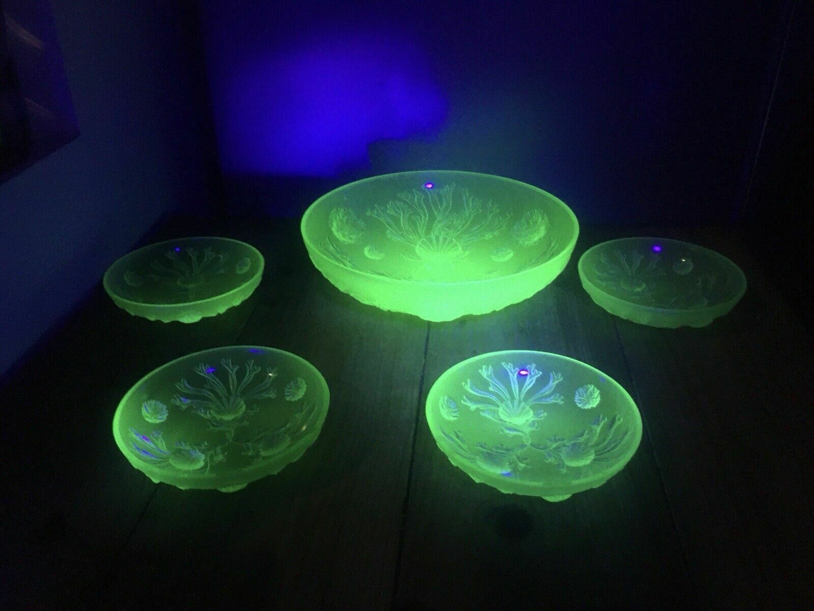 Art Deco Uranium Glass Dessert Bowl Set Seaweed Seashell Verlys Walther & Sohne photo vinterior