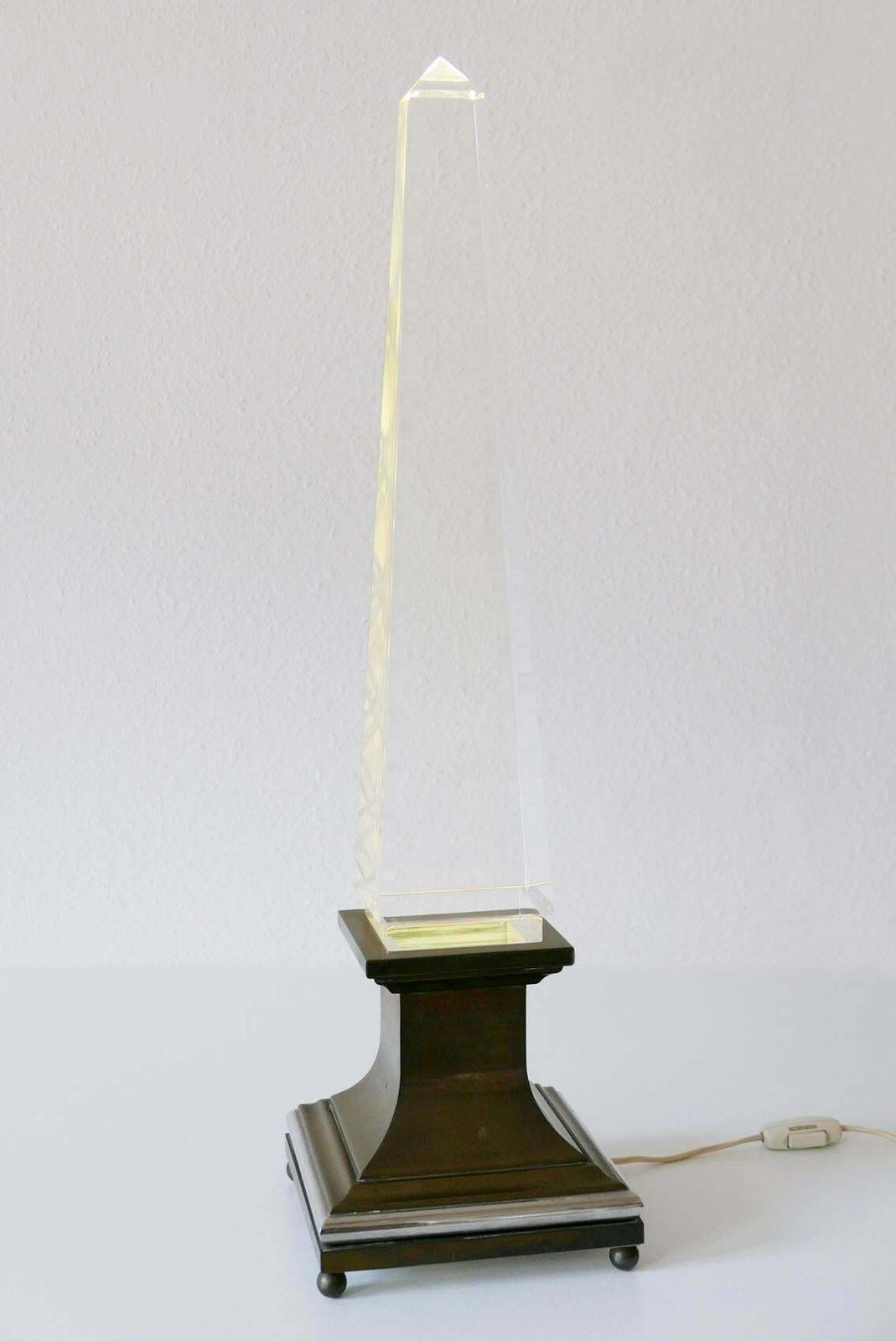 Lucite Obelisk Table Lamp By Sandro Petti For Maison Jansen, France, 1970s photo vinterior