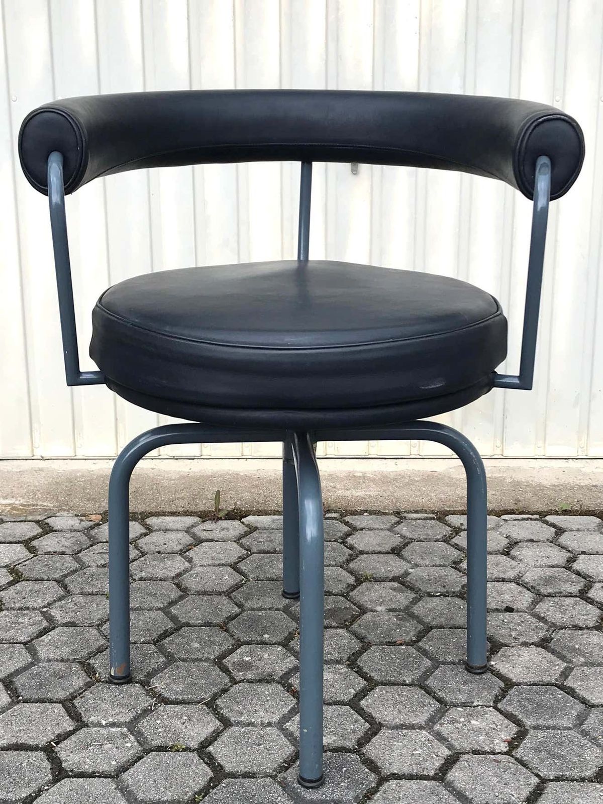 Furniture Set Of Six Cassina Swivel Arm Chairs Lc7 By Le Corbusier, Perriand & Jeanneret photo