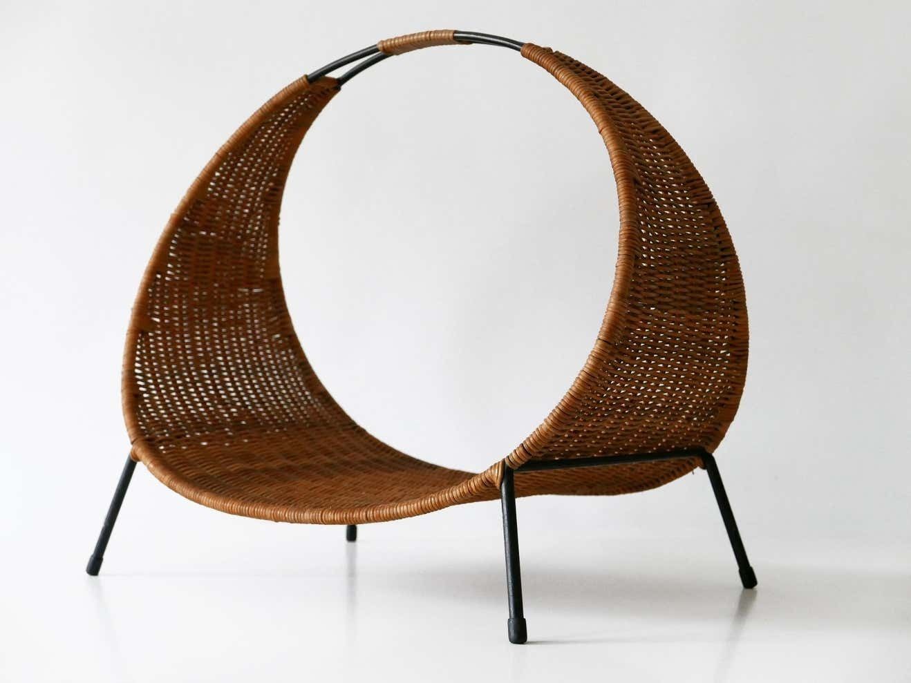 Exceptional Large Mid Century Modern Wicker Magazine Rack Or Stand, 1960s, Italy photo vinterior