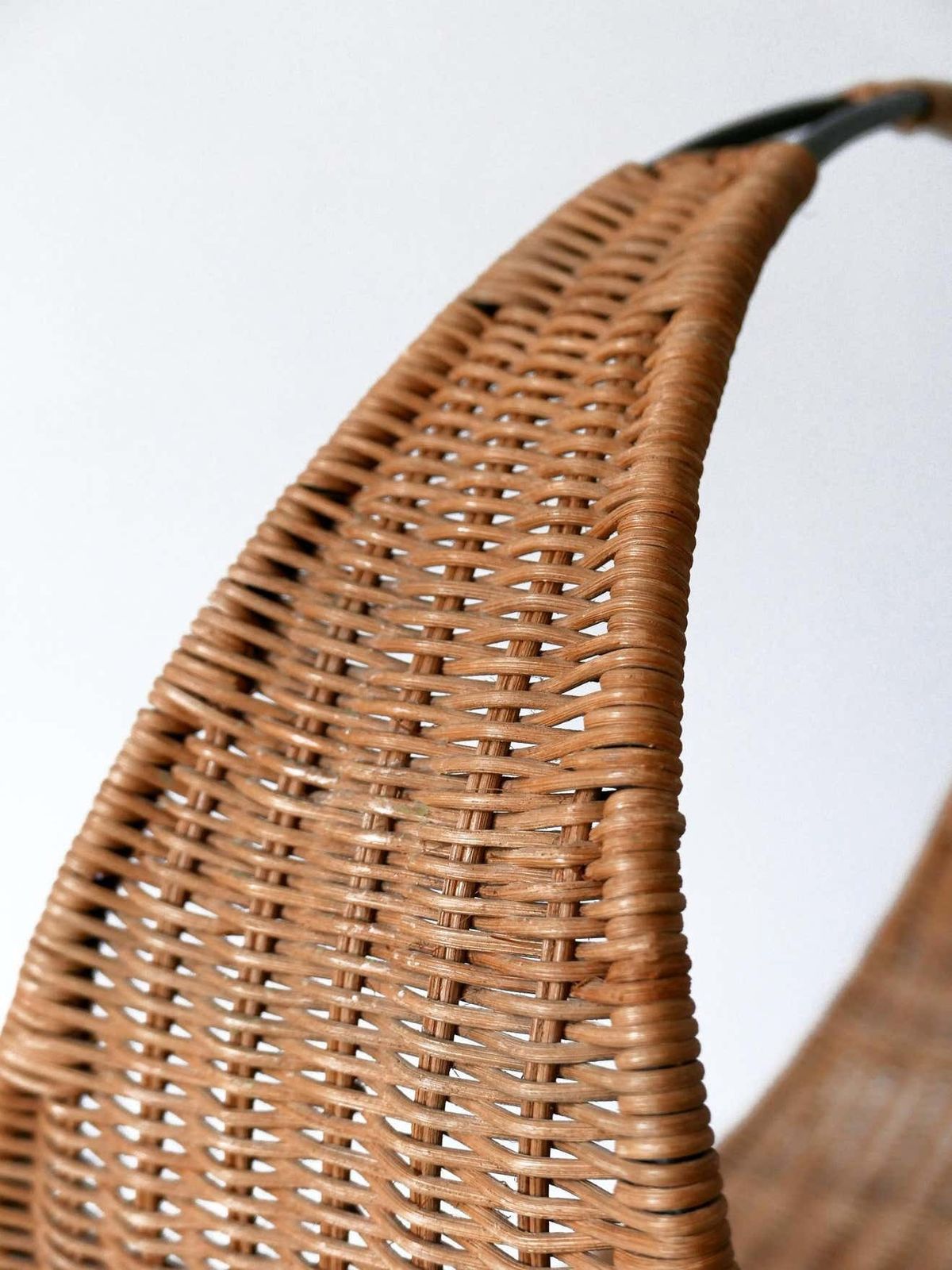 photo vinterior Exceptional Large Mid Century Modern Wicker Magazine Rack Or Stand, 1960s, Italy