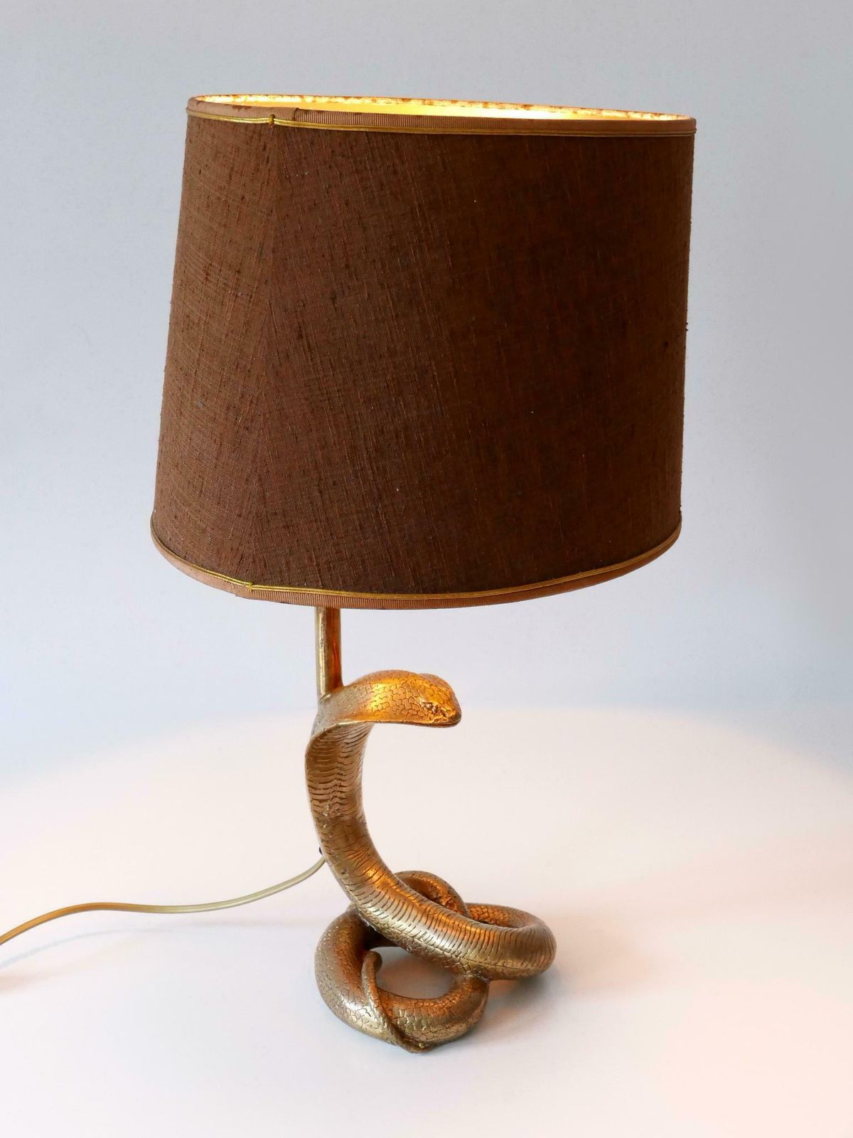 Exceptional Mid Century Modern Cobra Table Lamp By Maison Jansen France 1970s photo vinterior