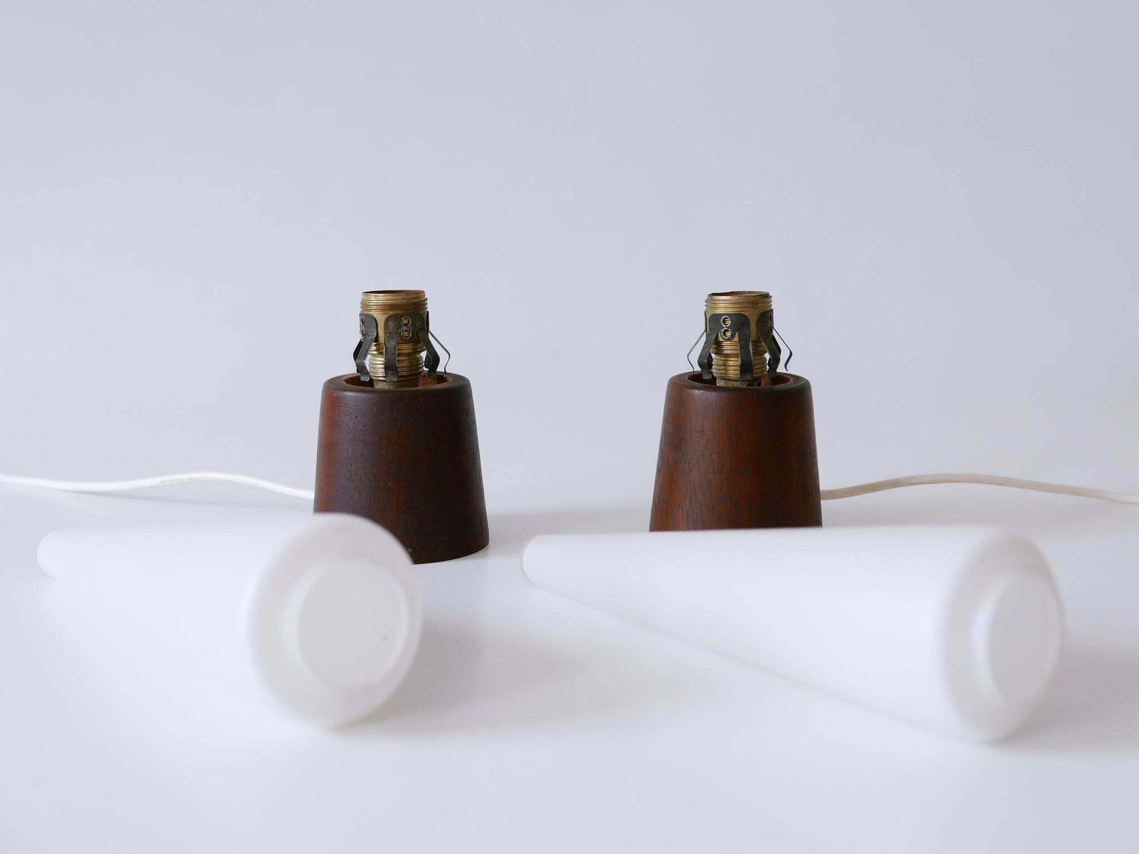 photo vintage Set Of Two Mid Century Modern Opaline Glass & Teak Table Lamps Scandinavia 1960s