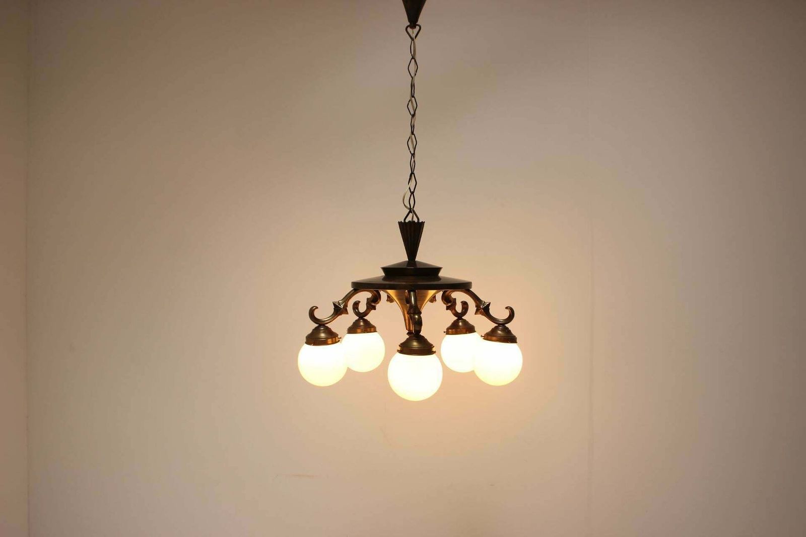 photo vintage Art Deco Large 5 Flamming Chandelier, 1930s