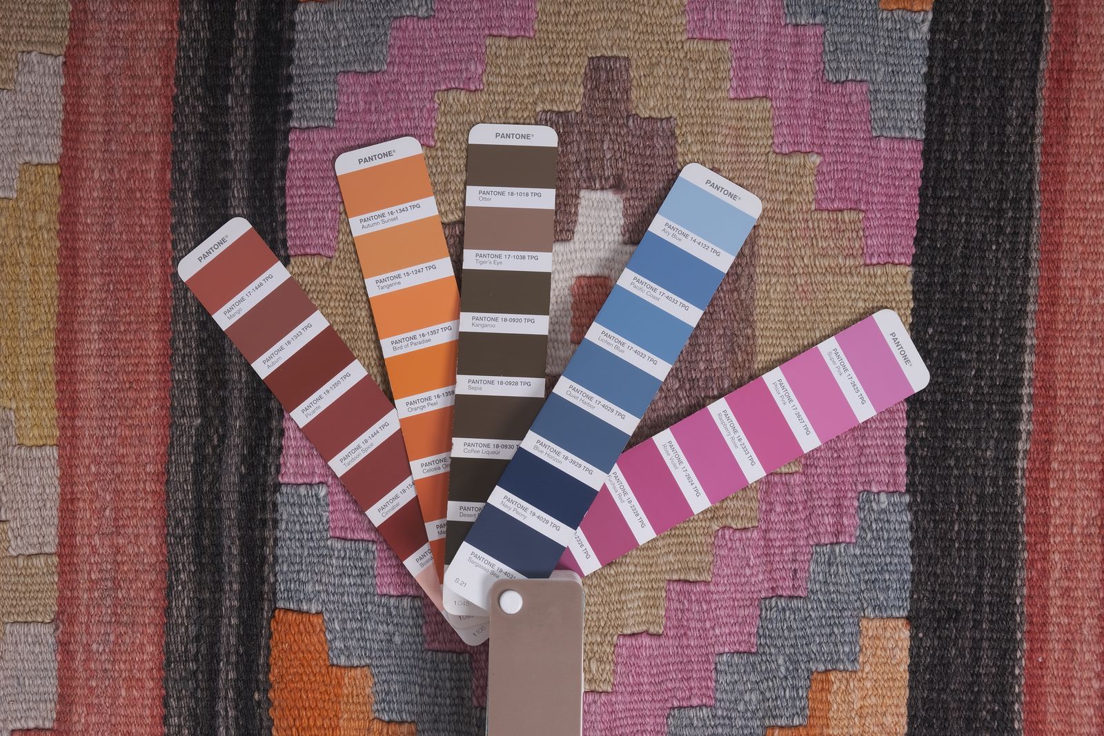 photo furniture Tapis de couloir kilim turc 2'7'' x 21'1''