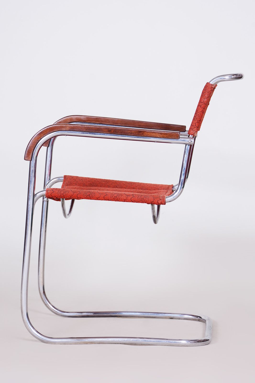 1550.0 Red Bauhaus Armchair By Marcel Breuer, Made By Mücke   Melder, Beech, Chrome, Very Well Preserved Original Condition, Czechia, 1930s photo