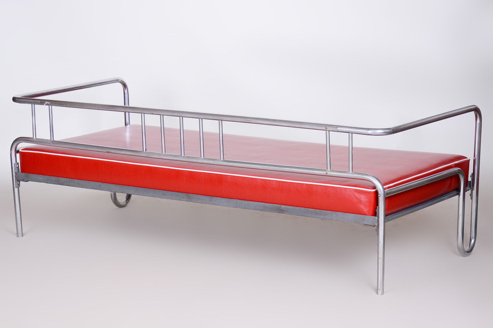 Fully Restored Red Bauhaus Sofa, High Quality Leather, Tubular Chrome, 1930s photo vinterior