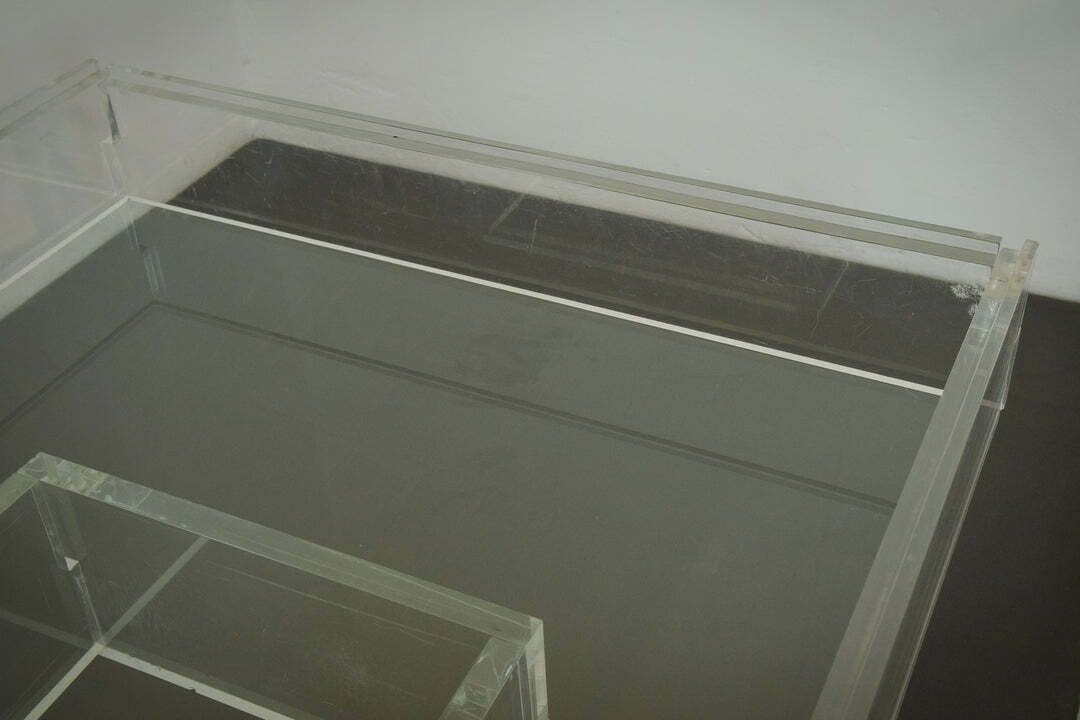 photo furniture Grote Modernistische Salontafel Van Glas En Perspex, Jaren 1970.