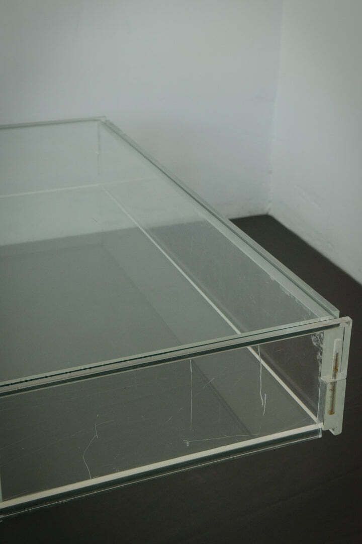 photo for sale Grote Modernistische Salontafel Van Glas En Perspex, Jaren 1970.