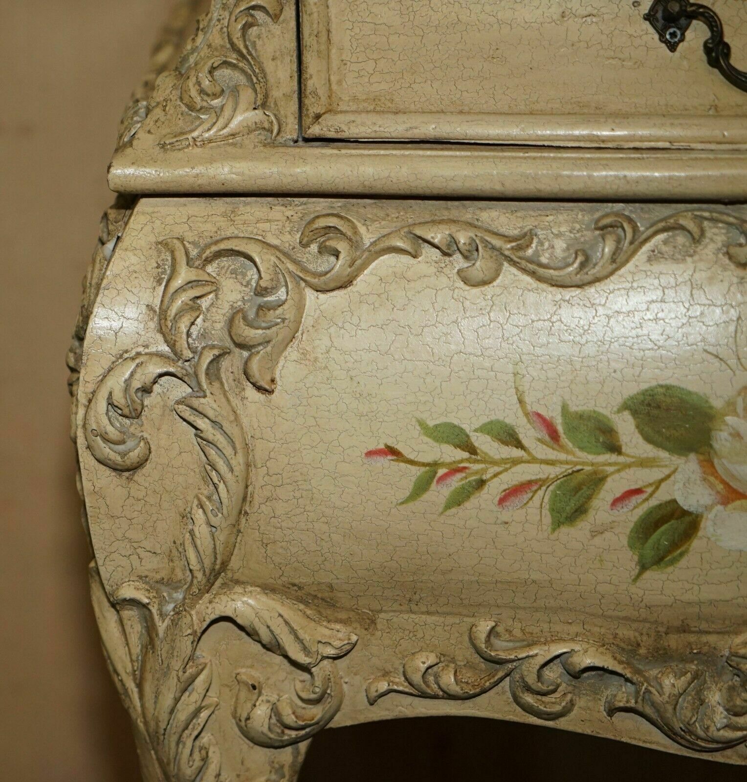 photo furniture Pair Of Vintage Hand Painted French Bombe Bedside / Side End Table Size Chests