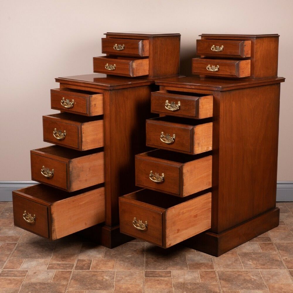 Good Quality Pair Of Edwardian Walnut Bedside Chests photo vinterior