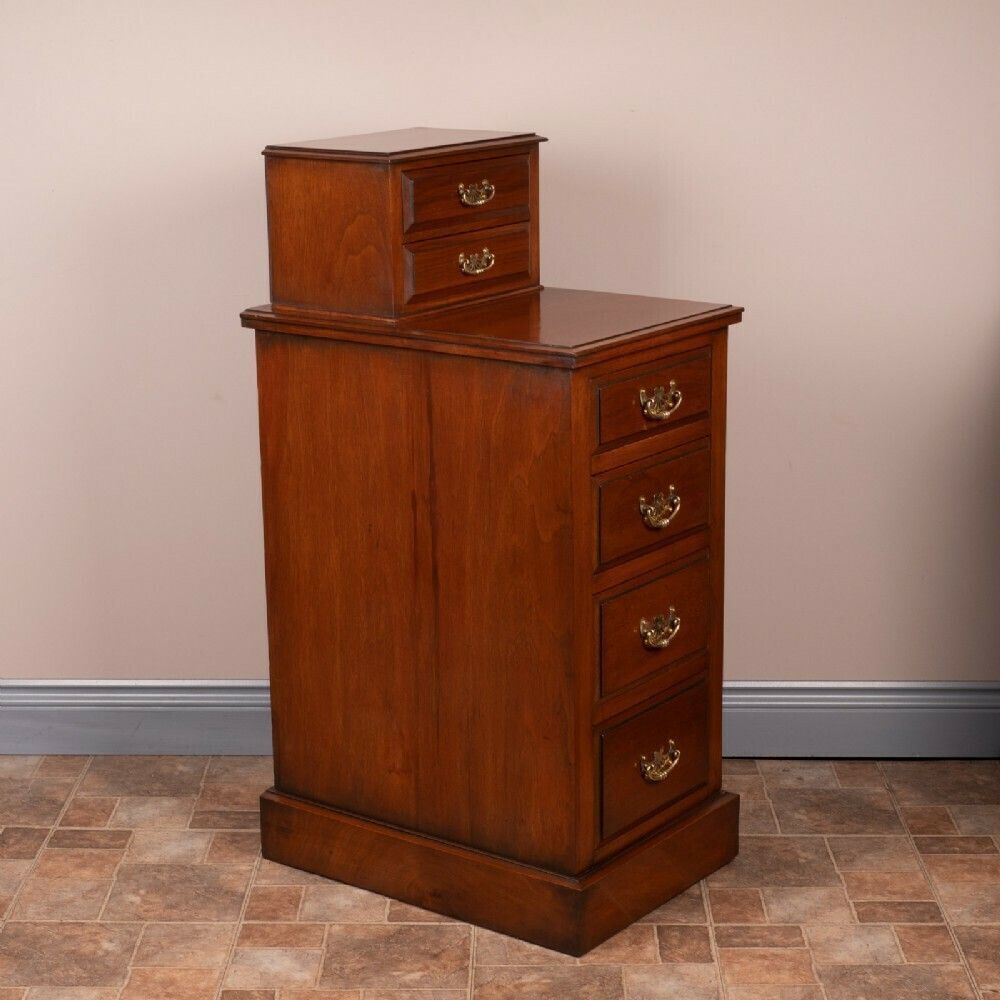 photo furniture Good Quality Pair Of Edwardian Walnut Bedside Chests