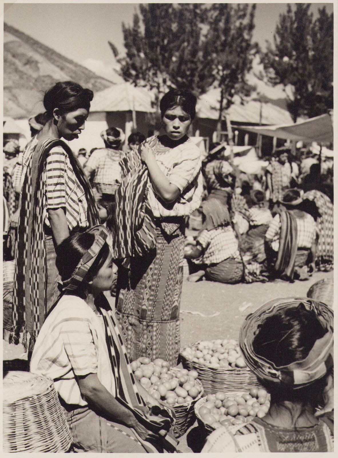Hanna Seidel Guatemala, Market, People, Black And White Photography, 1960s, 23,1 X 17,1 Cm Ca. 1960s
