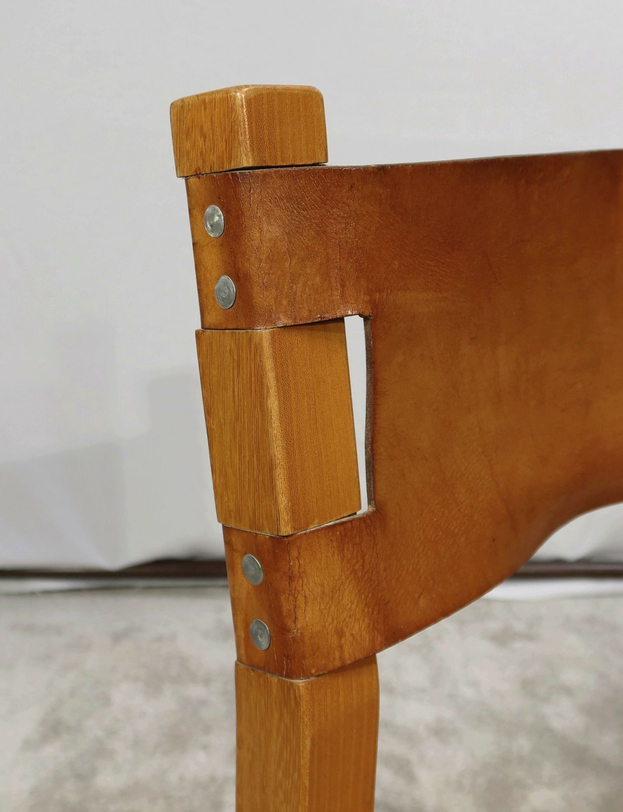 photo for sale Set Of 4 Chairs In Solid Elm And Leather, Maison Regain – 1970