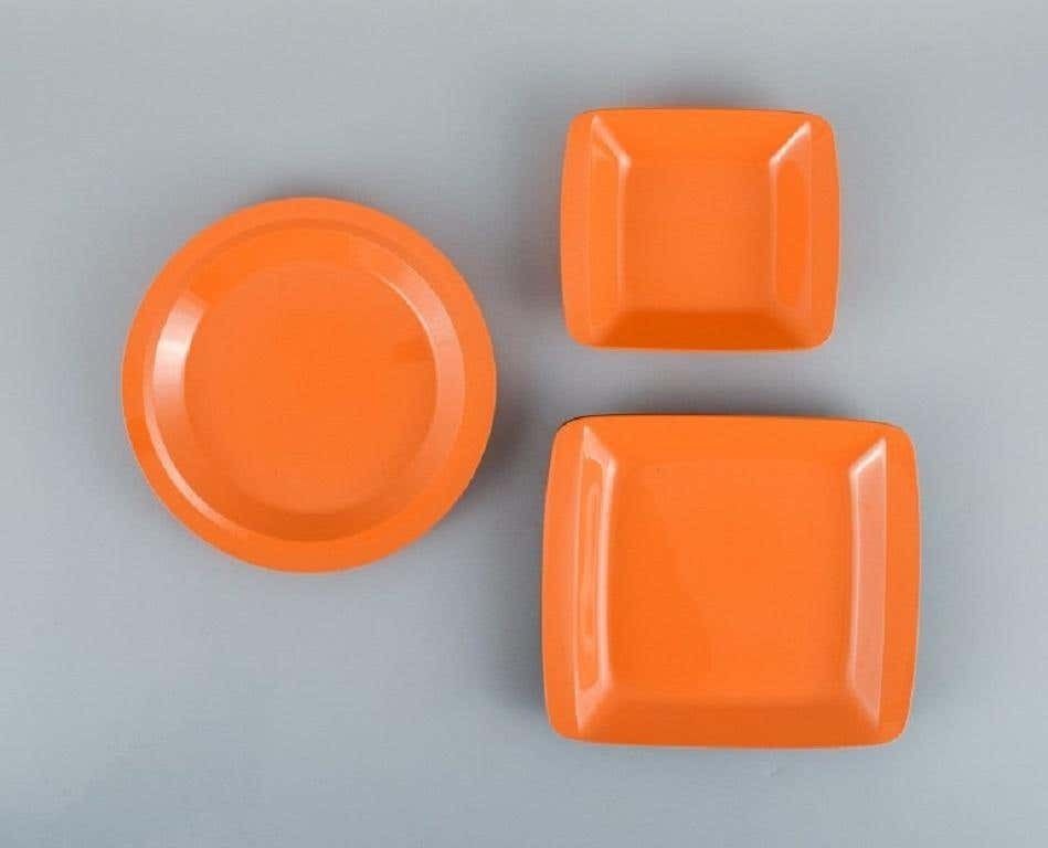 Fiskars, Finland, "Fiskamin", 5 Retro Plates In Orange And Brown Melamine photo furniture