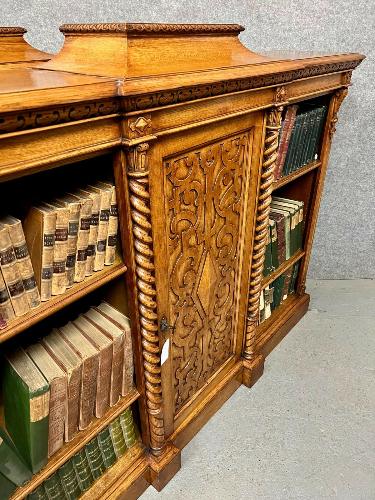 photo vinterior Pair Of Richard Bridgens Oak Open Bookcases