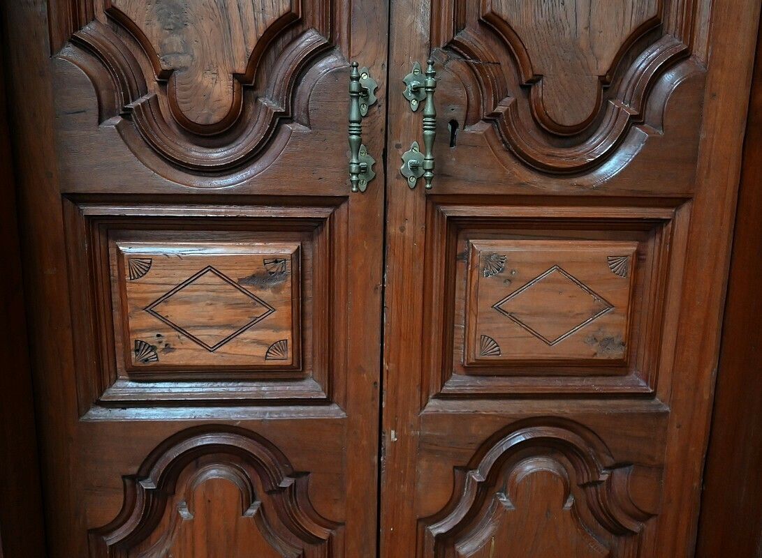 6664.1 Rare Indian Teak Doors, Louis XIV Style, Pondichery, 19th Century photo