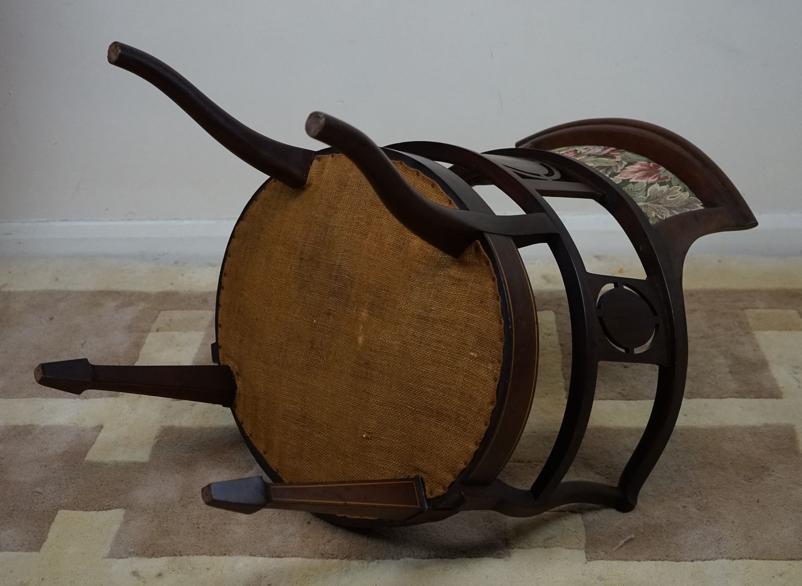 photo vinterior Beautiful Edwardian Mahogany And Inlaid Tub Back Chair.