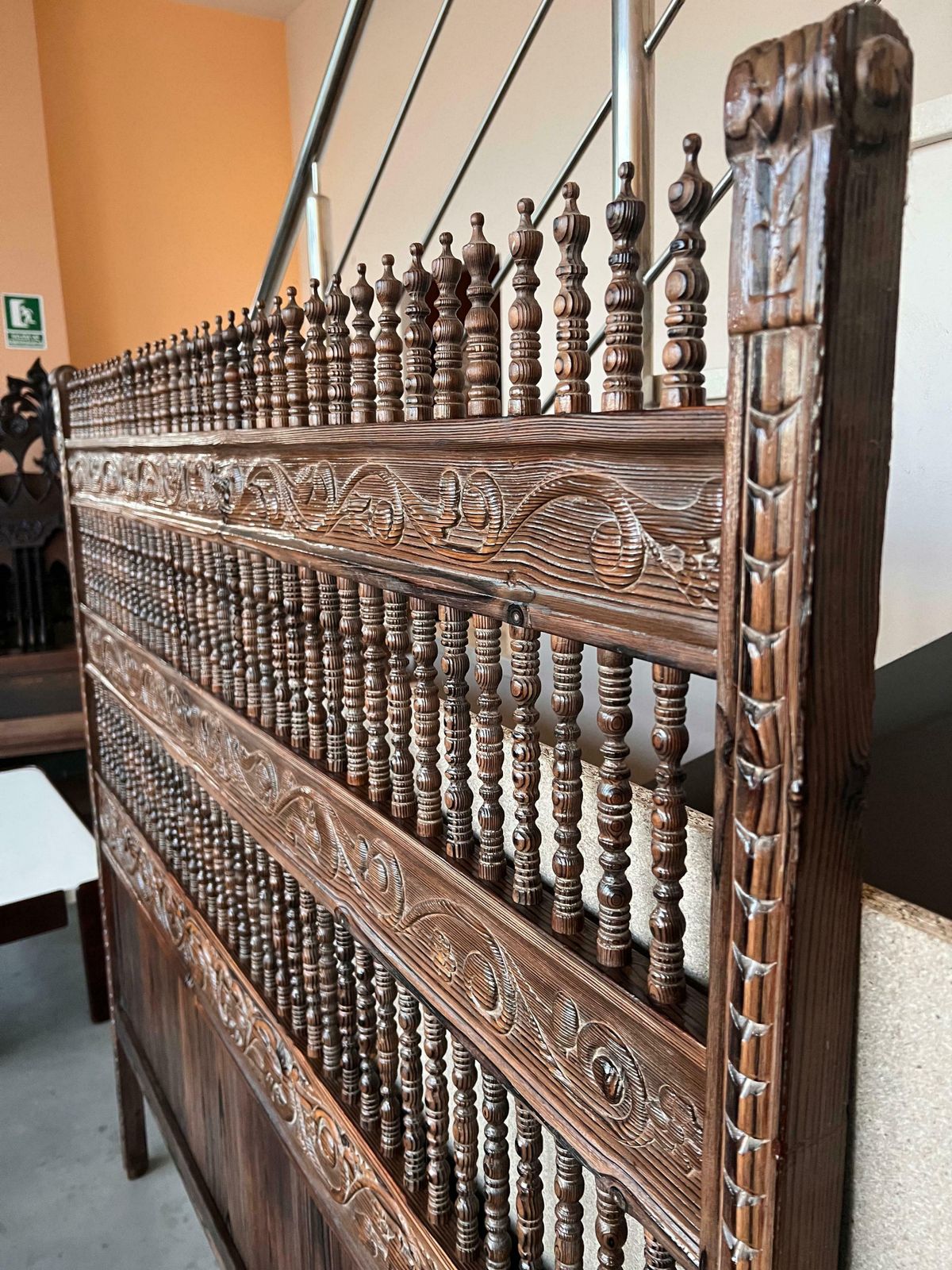 Tête de lit Queen Size de style baroque en bois sculpté, XXe siècle photo Mobilier