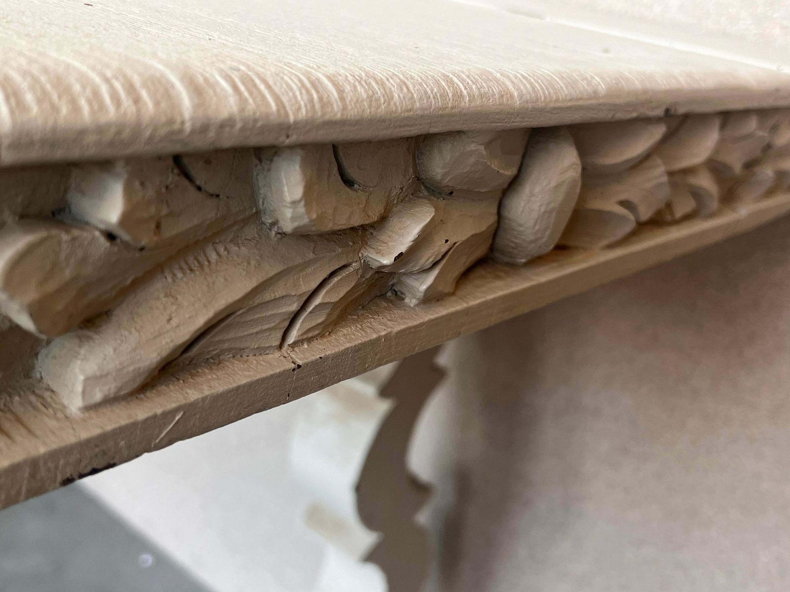 7695.0 Grande table console ou de milieu, pieds en lyre, bois laqué blanc, XIXe siècle photo