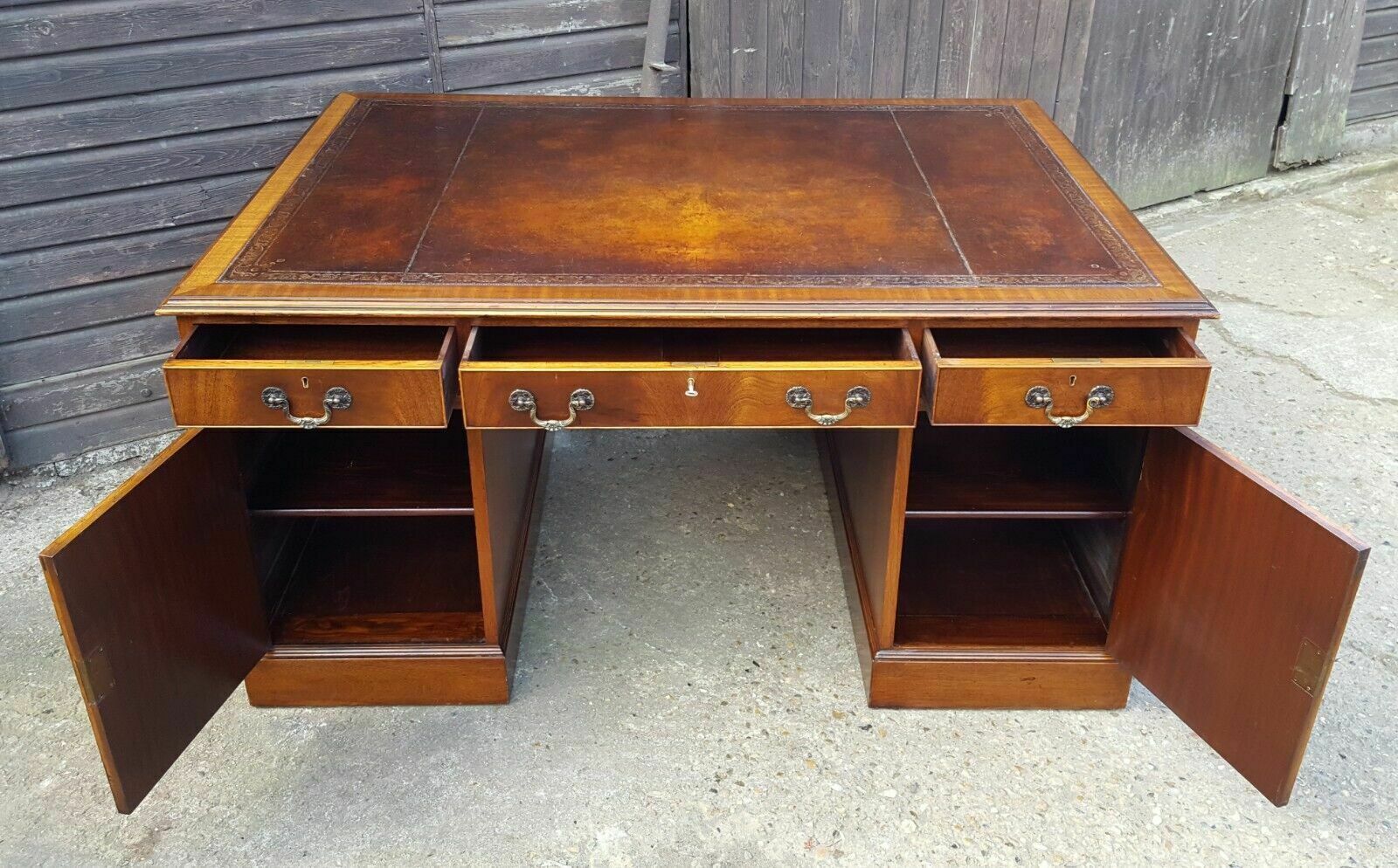 photo furniture Antique Style Mahogany Partners Desk
