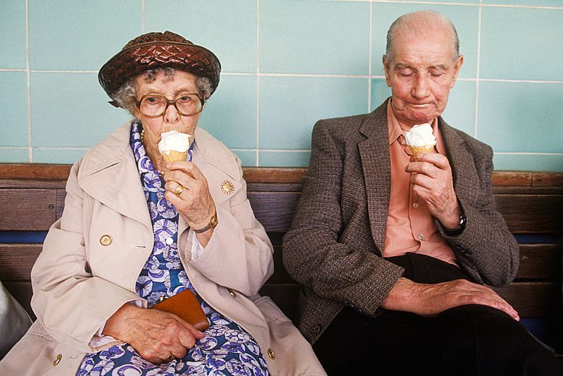 'Ice Creams At The Seaside' Homer Sykes Framed In Black photo furniture