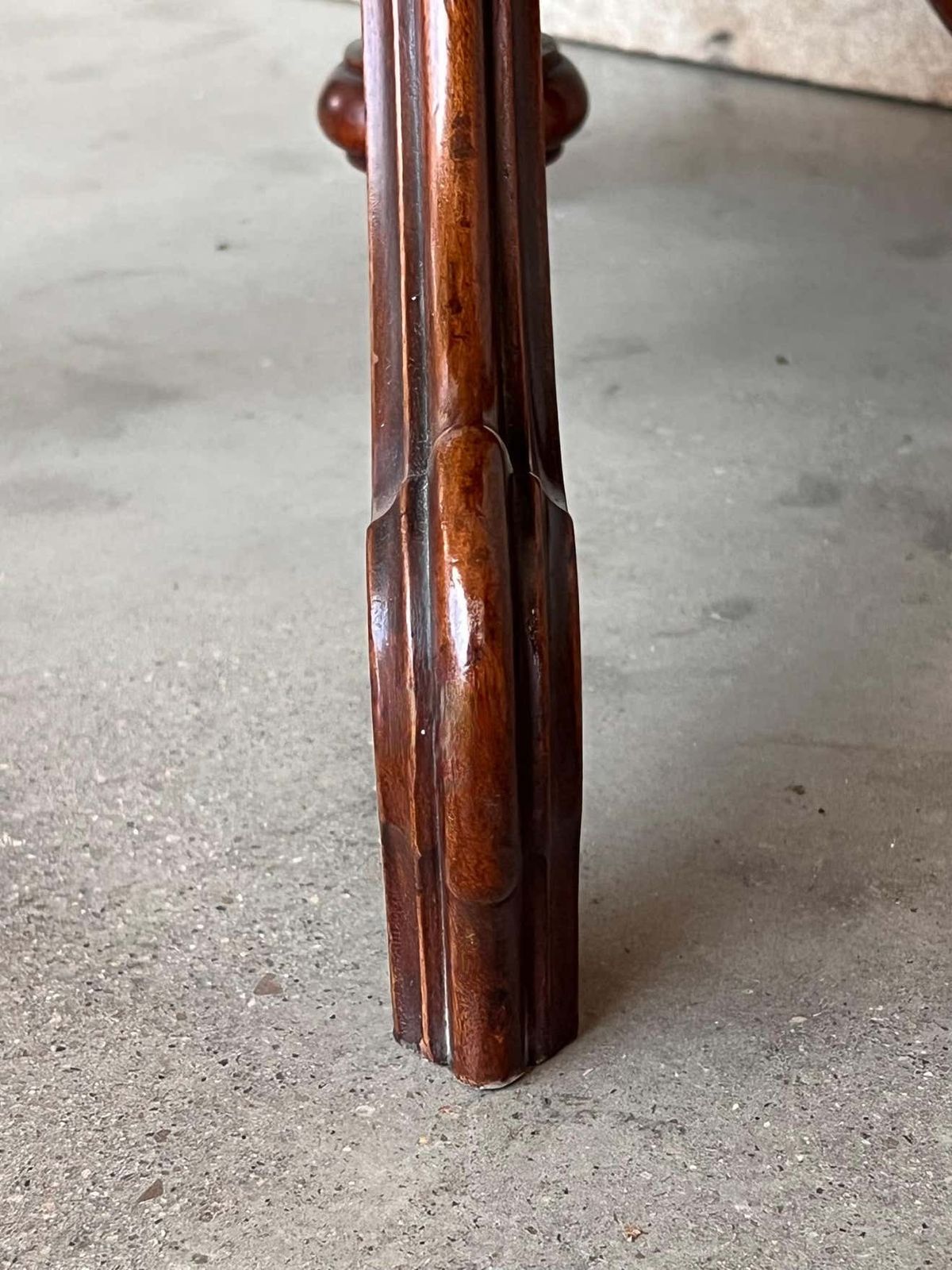 photo for sale Table basse ovale victorienne en loupe de noyer avec incrustations