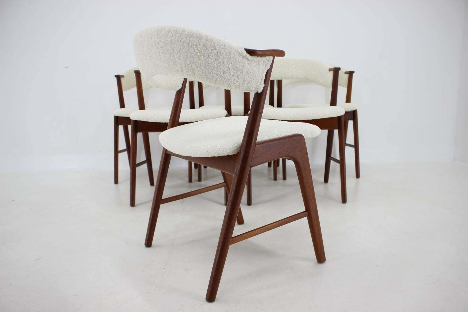 1960s Kai Kristiansen Set Of 6 Model 32 Teak Dining Chairs In Sheepskin Fabric photo vintage