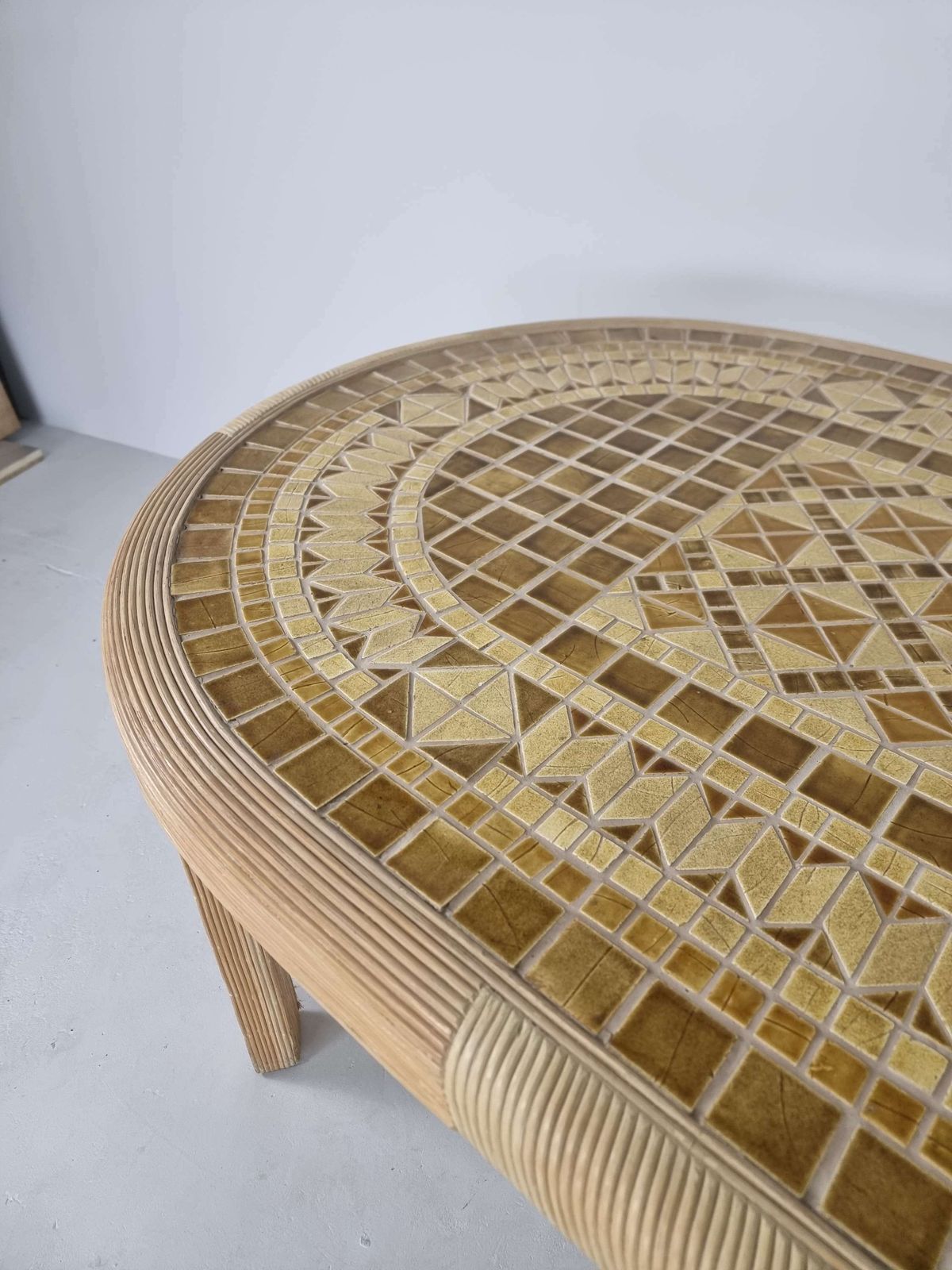 Rotan Riet Eettafel Met Keramische Inleg, Jaren 1980 photo for sale
