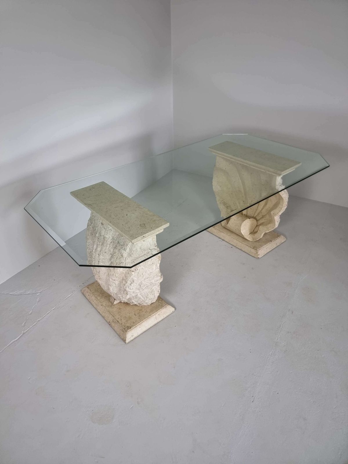 Stenen Schelp Eettafel Van Magnussen Ponte, Mactan Steen, Jaren 1980 photo vinterior