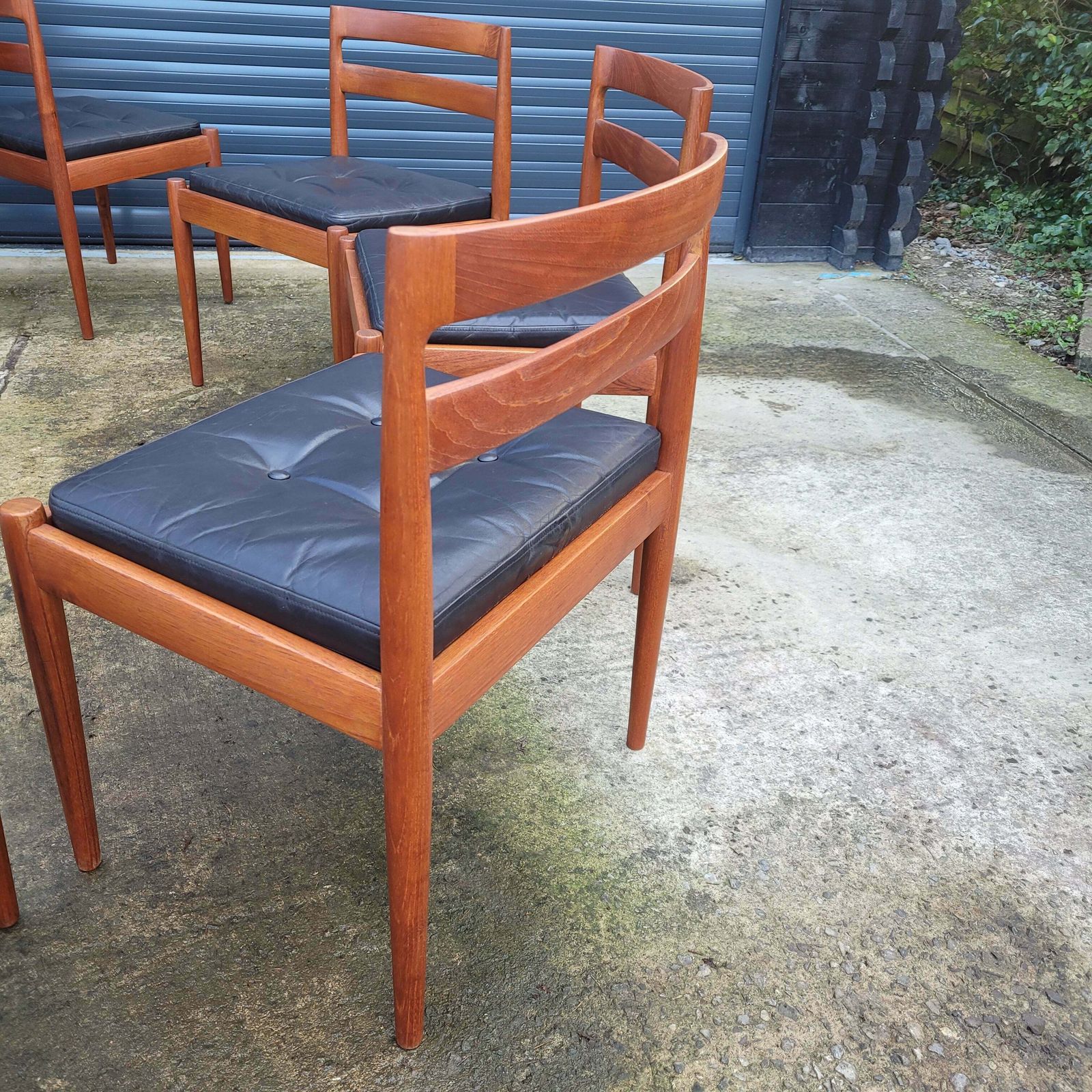 photo for sale Kai Kristiansen Universe 301 Model Set Of 8 Chairs