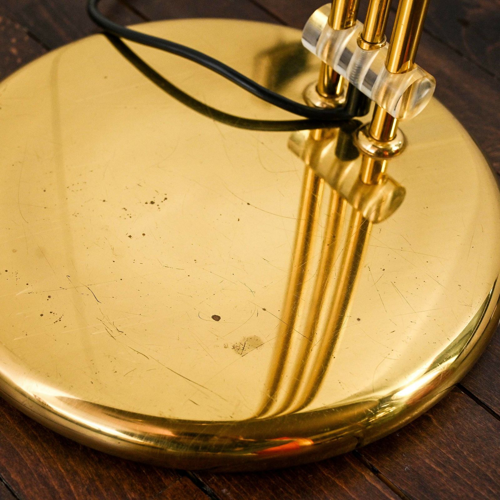 photo furniture Omi Floor Lamp In Brass & Lucite Produced Form The 1970's