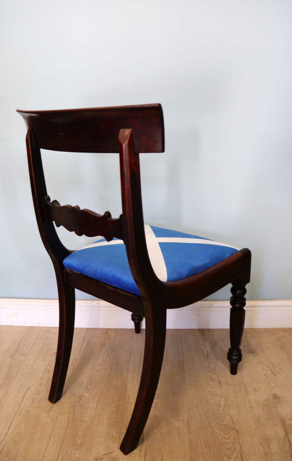 photo buy A Lovely Set Of Four Victorian Mahogany Bar Back Dining Chairs.