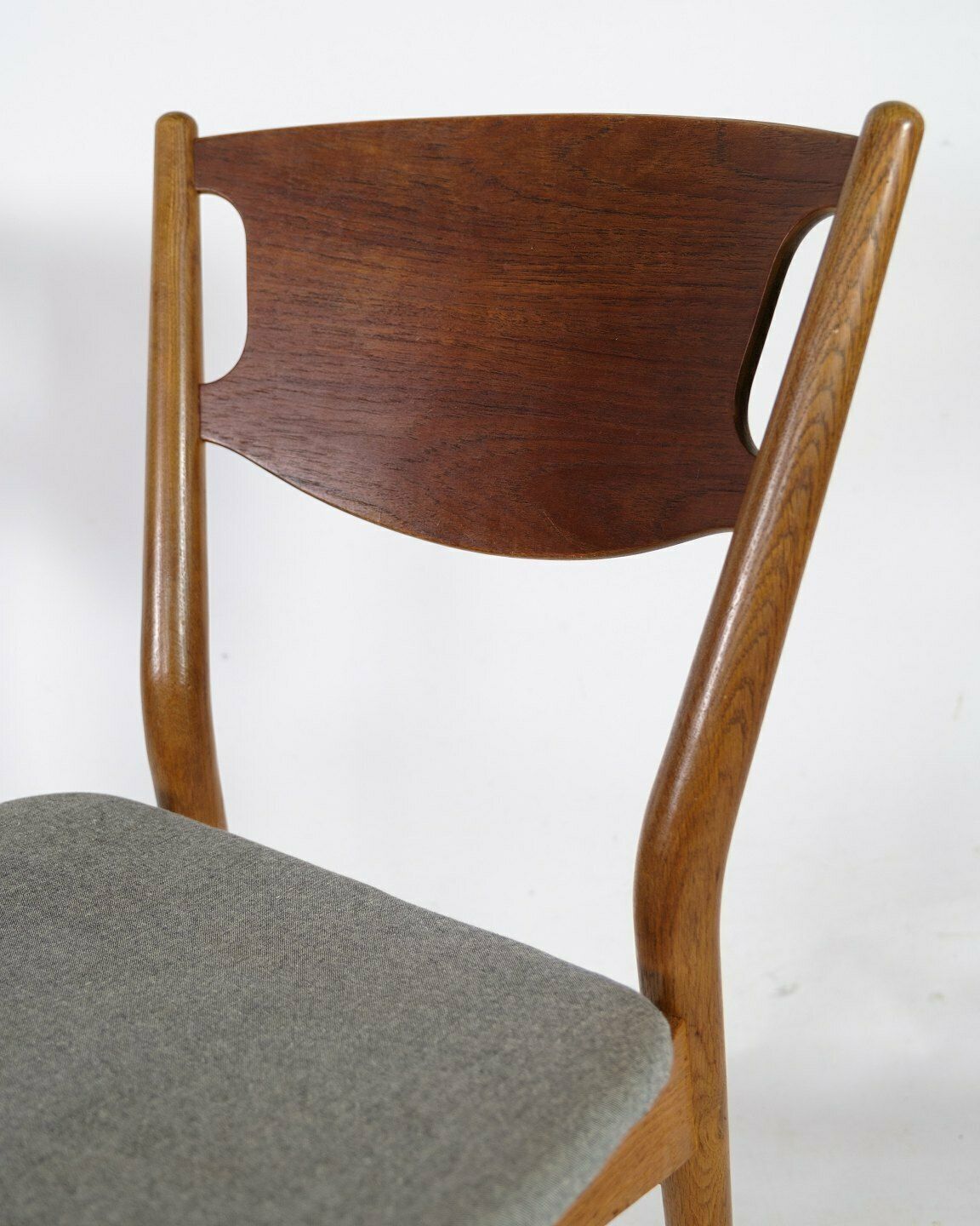 Set Of Six, "Model 42a" Designed By Helge Sibast, Oak & Teak, Gray Cushion, 1953 Great Condition photo vinterior