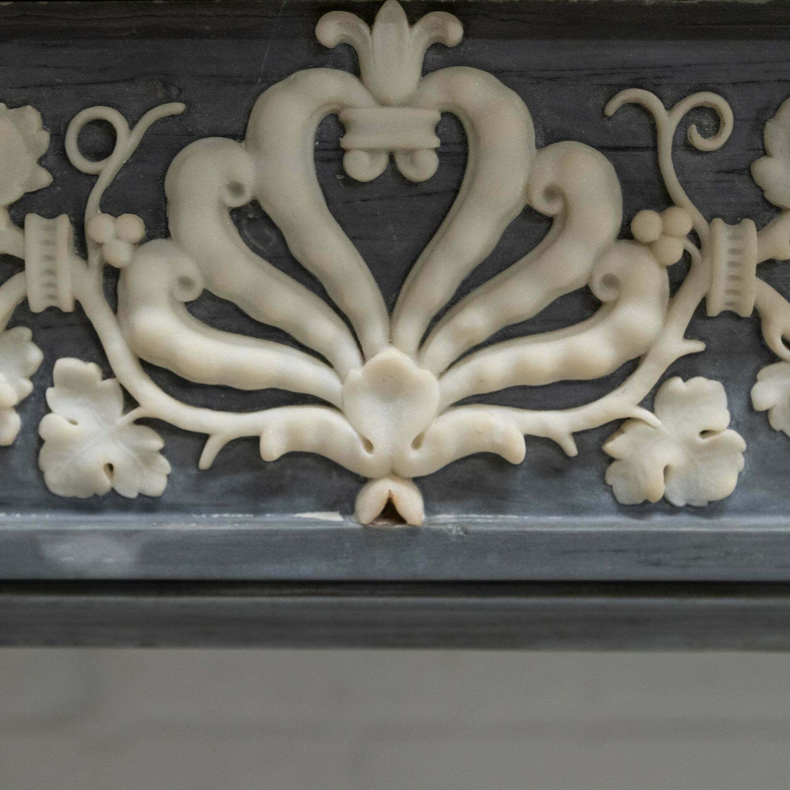 photo vinterior Antique Early 19th Century French Style Grey Marble Fireplace Surround