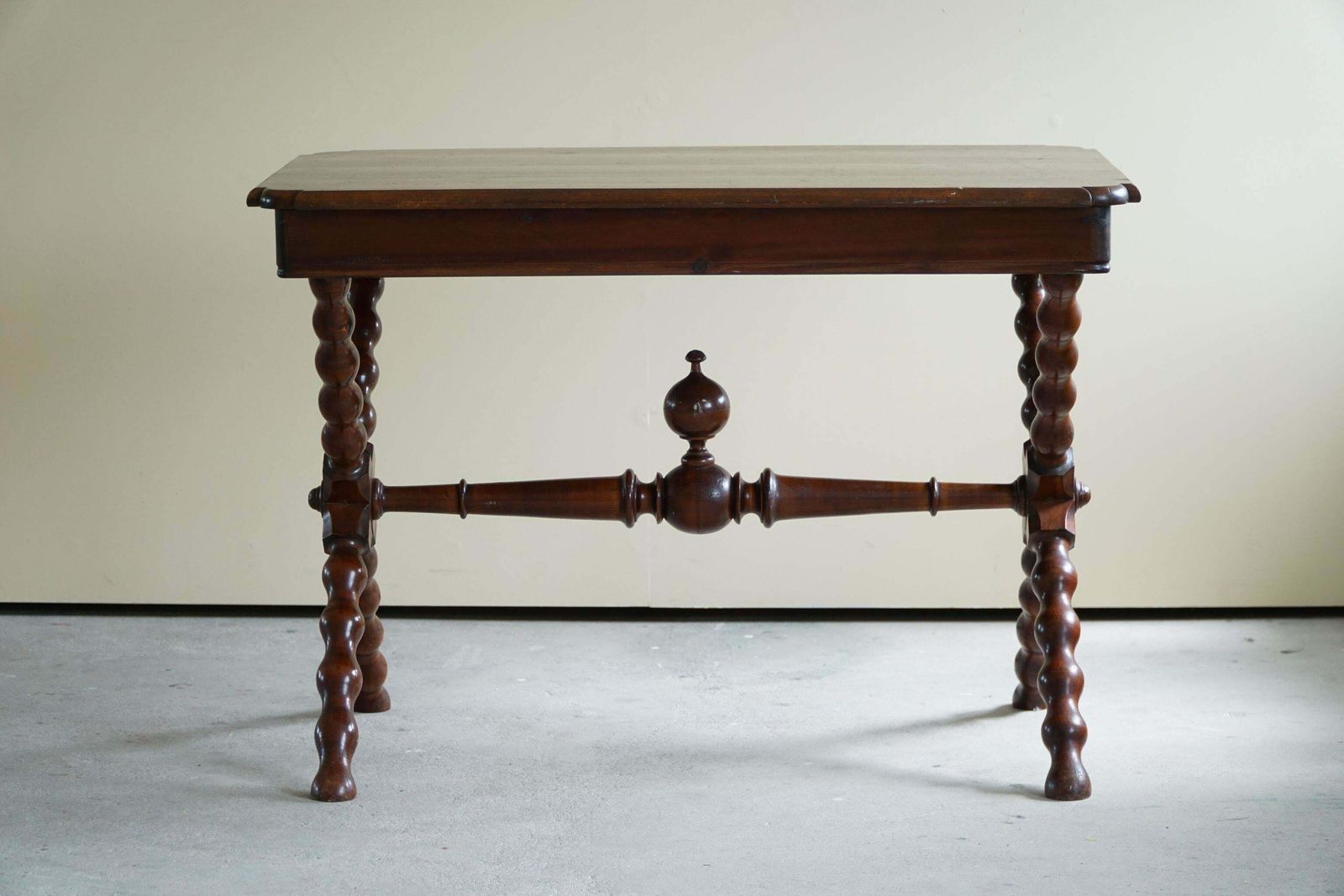 French Sculptural Baroque Style Desk In Stained Pine, Early 20th Century photo vinterior