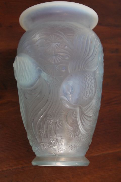 Antique Liberty / Art Deco Vase In Iridescent Opal Glass From The 1930s. Gorgeous photo vintage