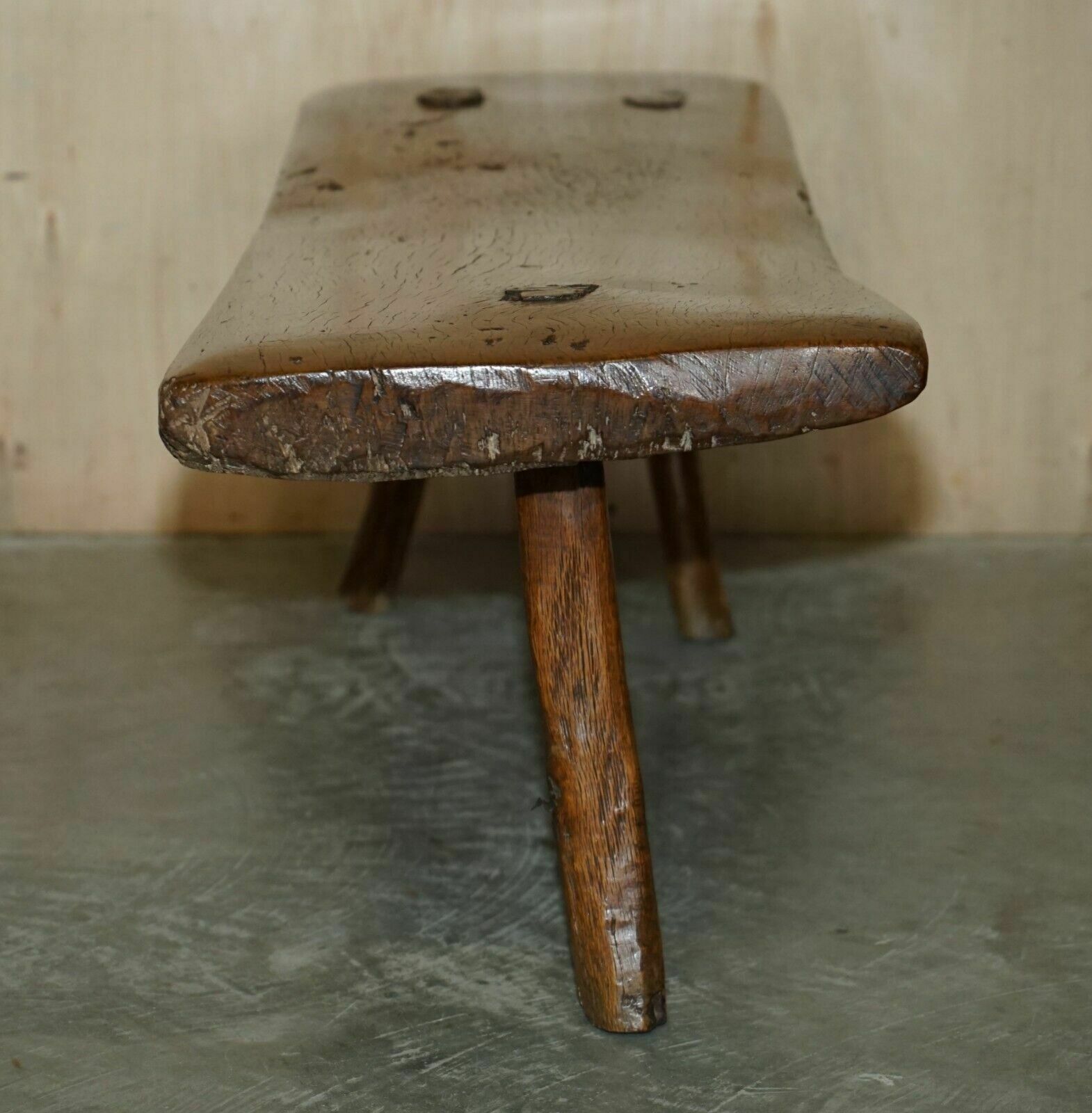photo vintage Primitive Antique 1740 Spanish 18th Century Three Legged Bench Or Coffee Table