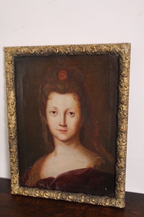 Ancient Lady Oil On Canvas From The 18th Century Tuscan School. Painted Antique