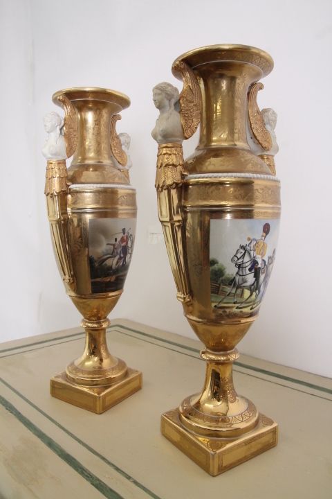 photo vinterior Pair Of French Sevres Empire Vases From The Early 1900s, Pure Gold Porcelain And Branded Biscuits