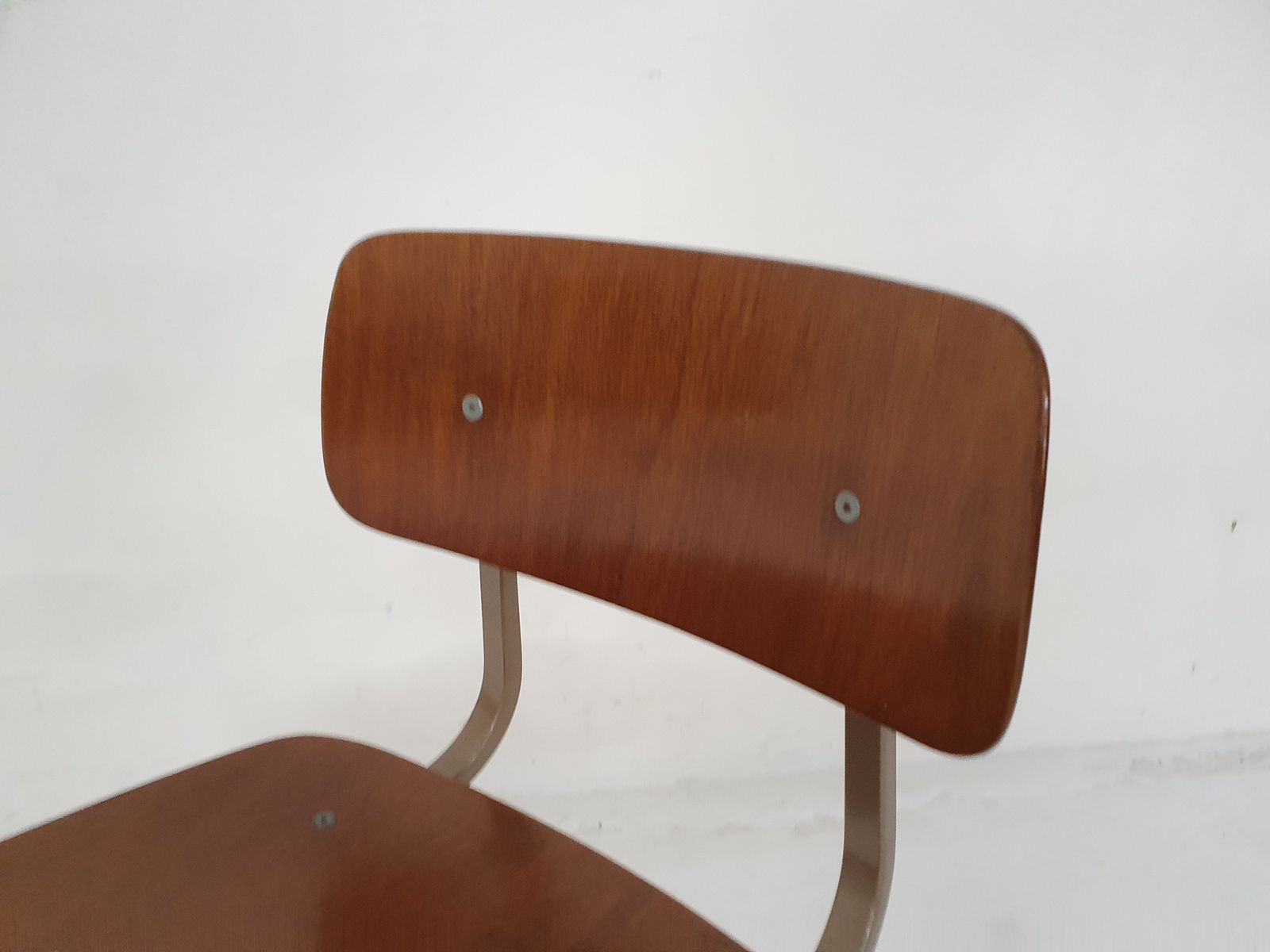 Meubels Friso Kramer Fro Ahrend De Cirkel, Revolt Dining Chair, The Netherlands photo